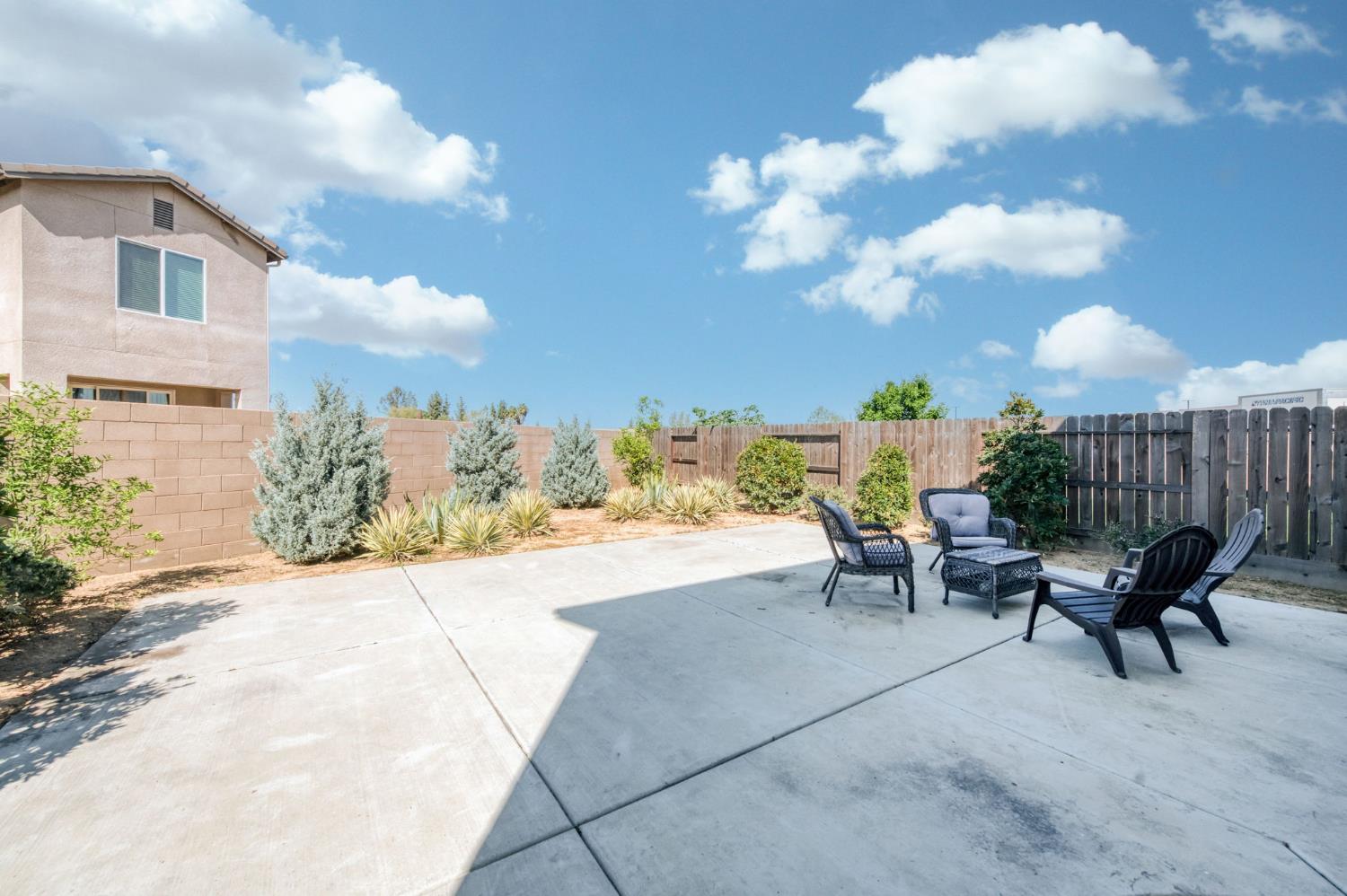 6148 E Bishop Ln, Fresno, CA 93727