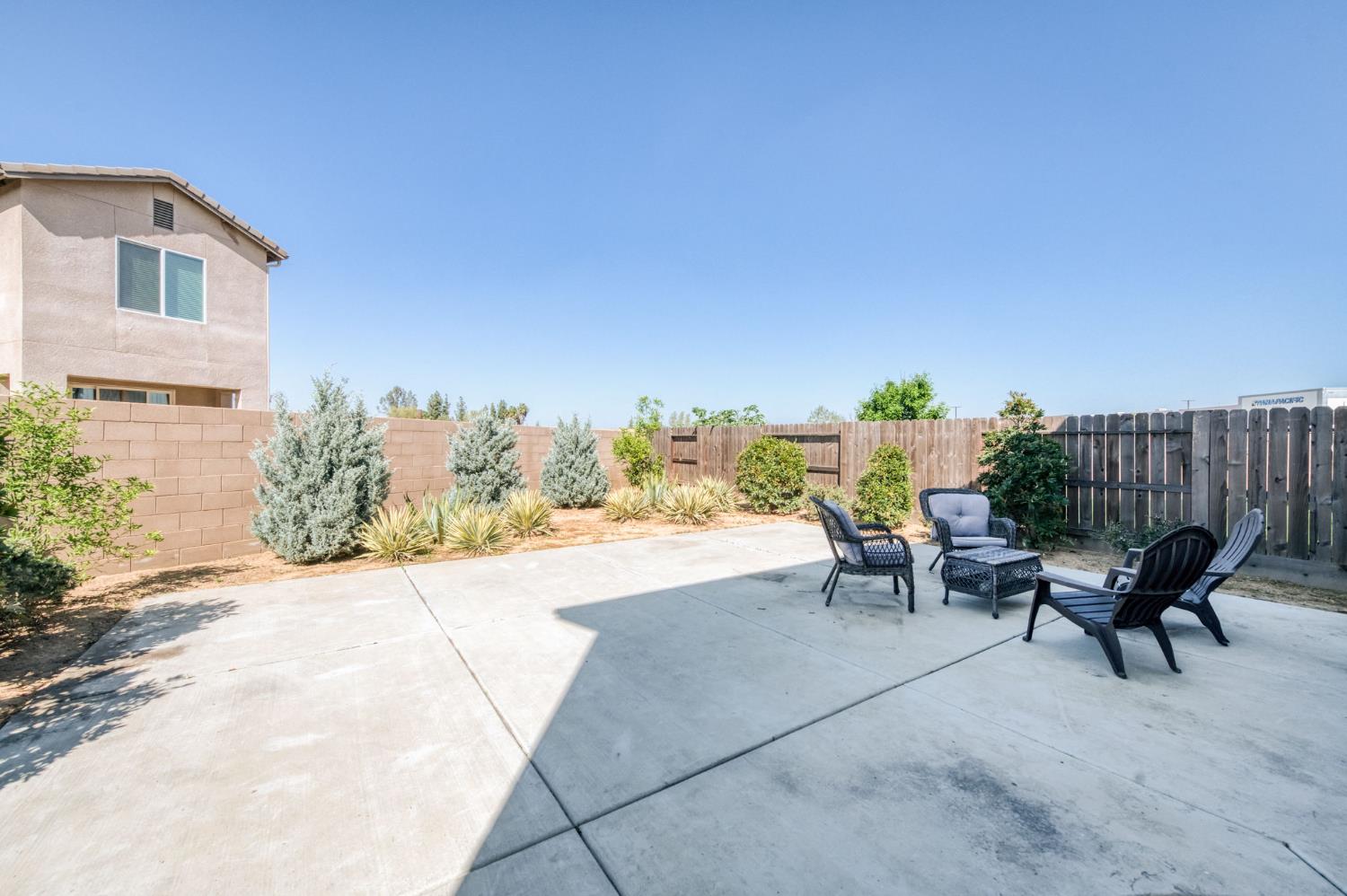 6148 E Bishop Ln, Fresno, CA 93727