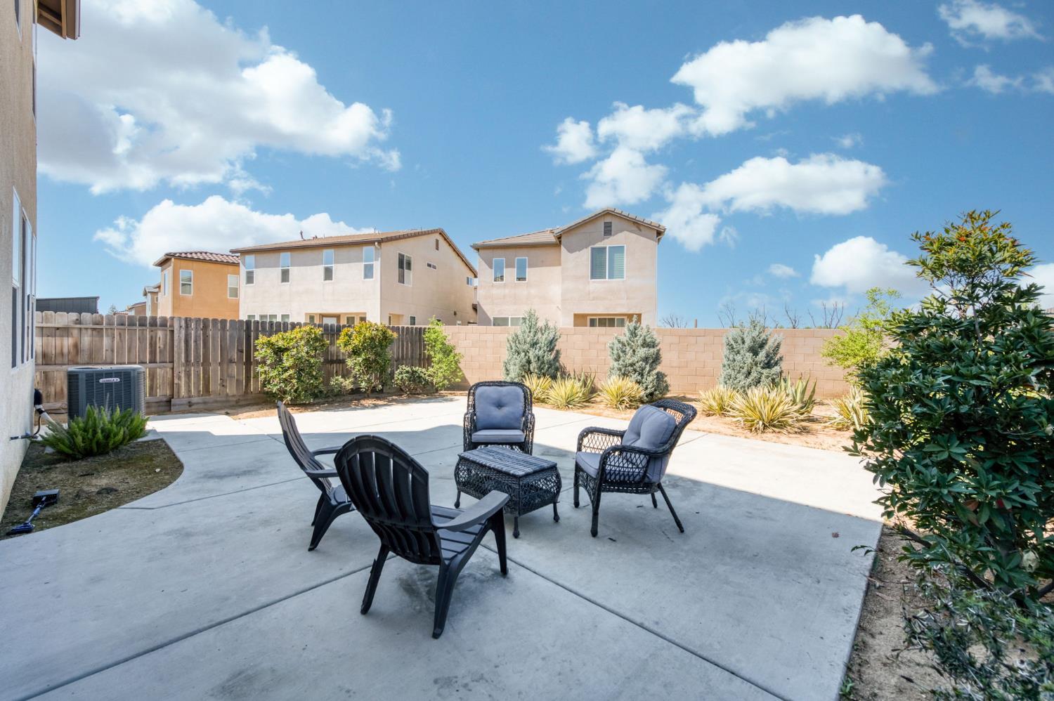 6148 E Bishop Ln, Fresno, CA 93727