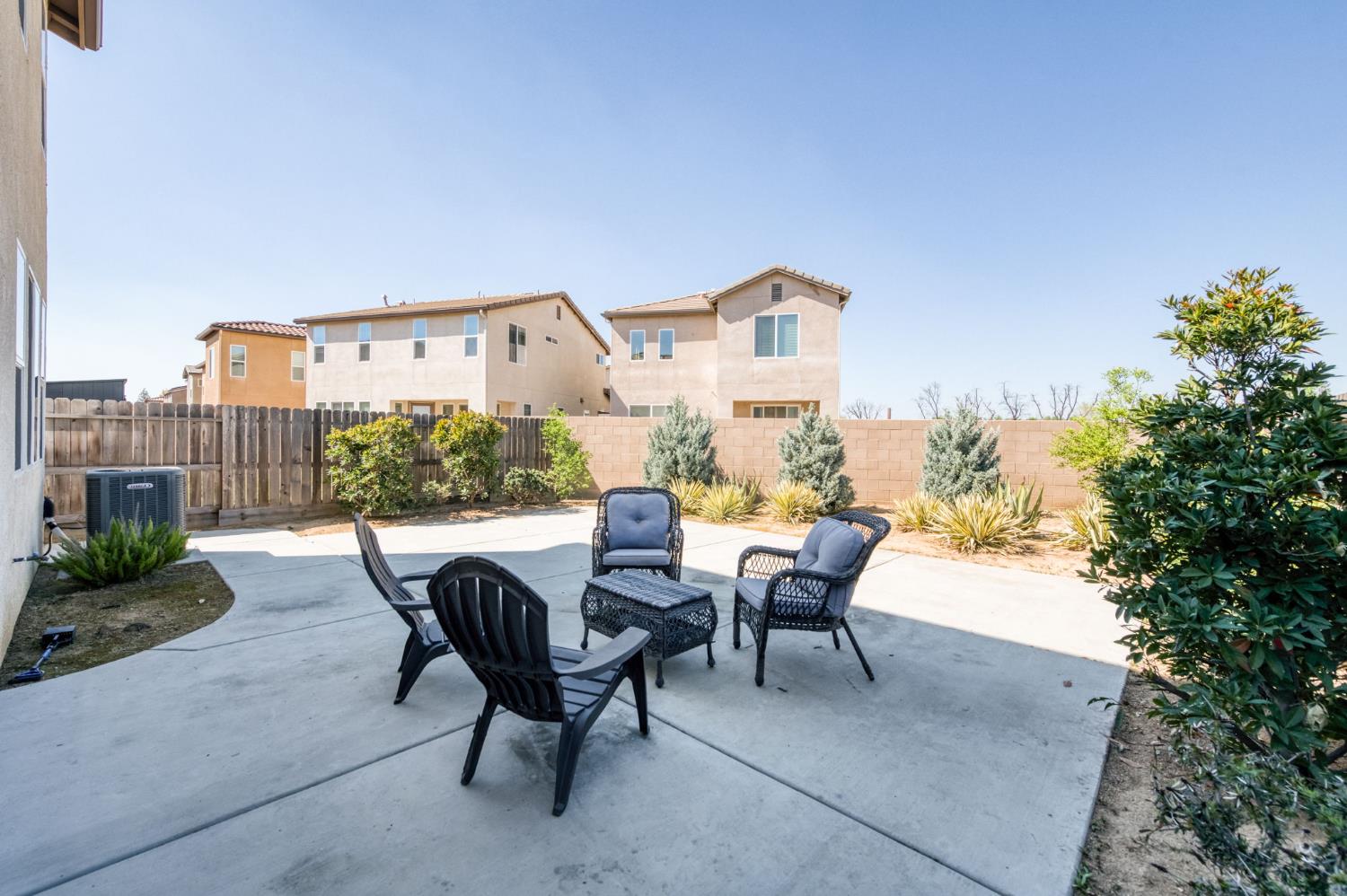 6148 E Bishop Ln, Fresno, CA 93727