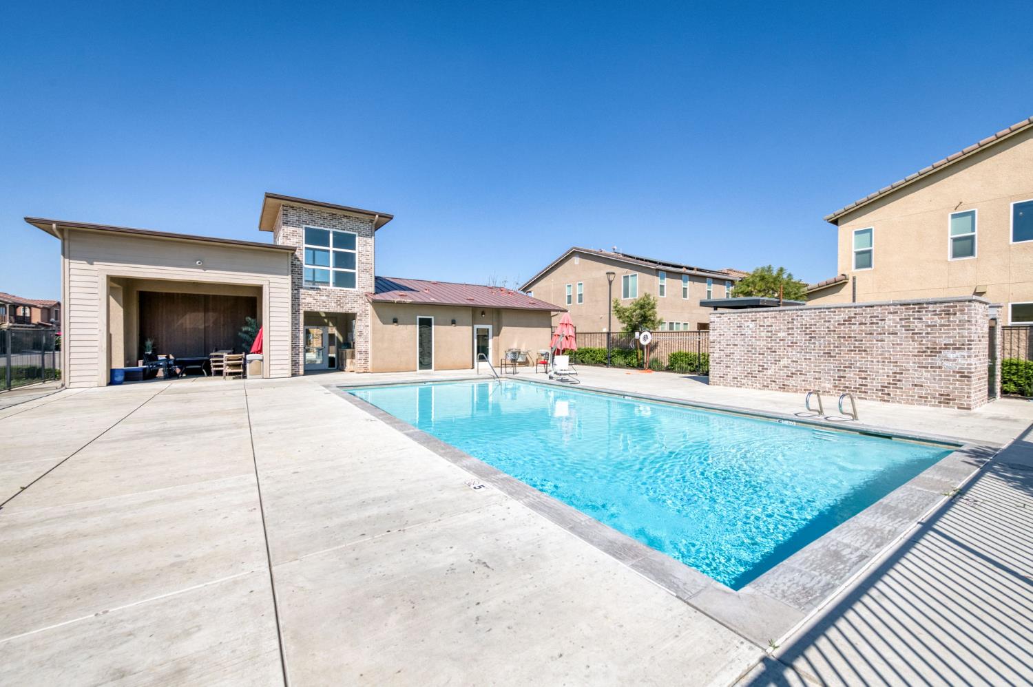 6148 E Bishop Ln, Fresno, CA 93727