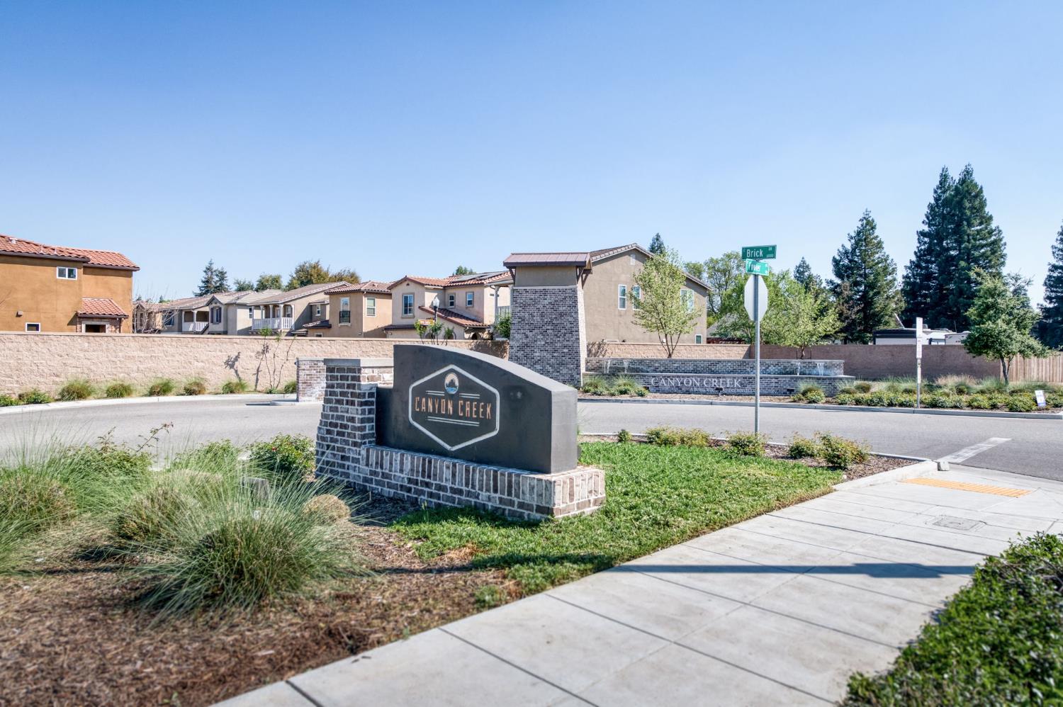 6148 E Bishop Ln, Fresno, CA 93727