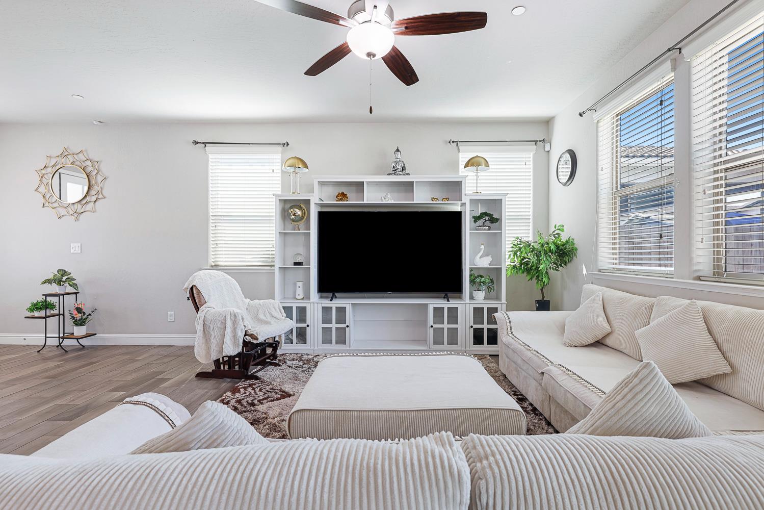 2833 N Armstrong Ave, Fresno, CA 93727