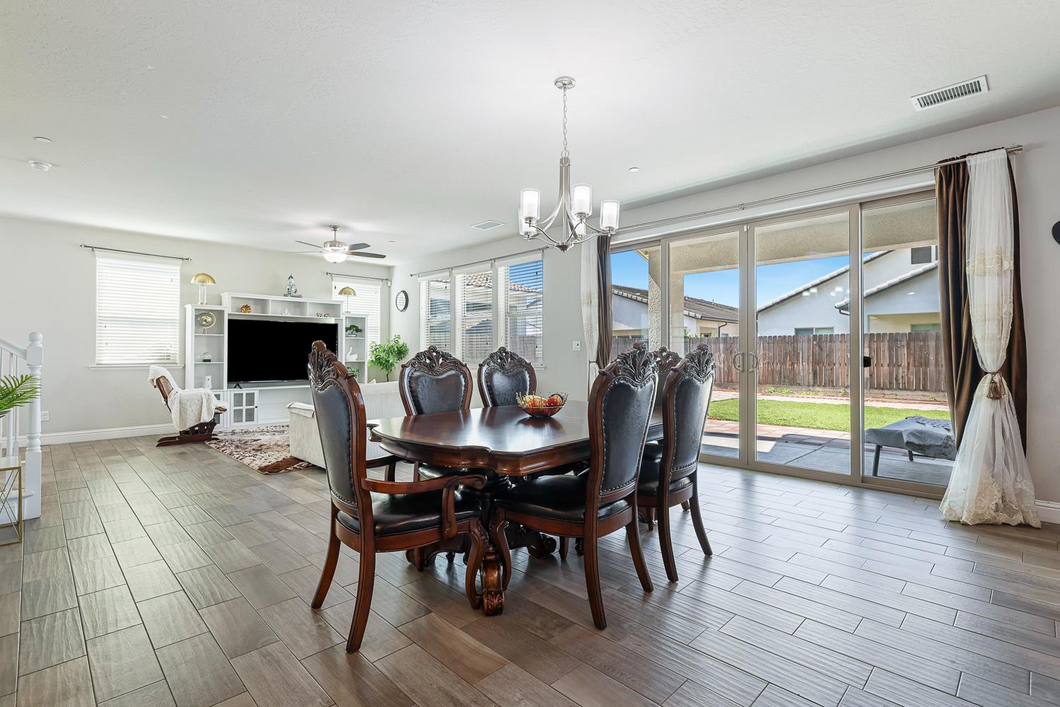 2833 N Armstrong Ave, Fresno, CA 93727