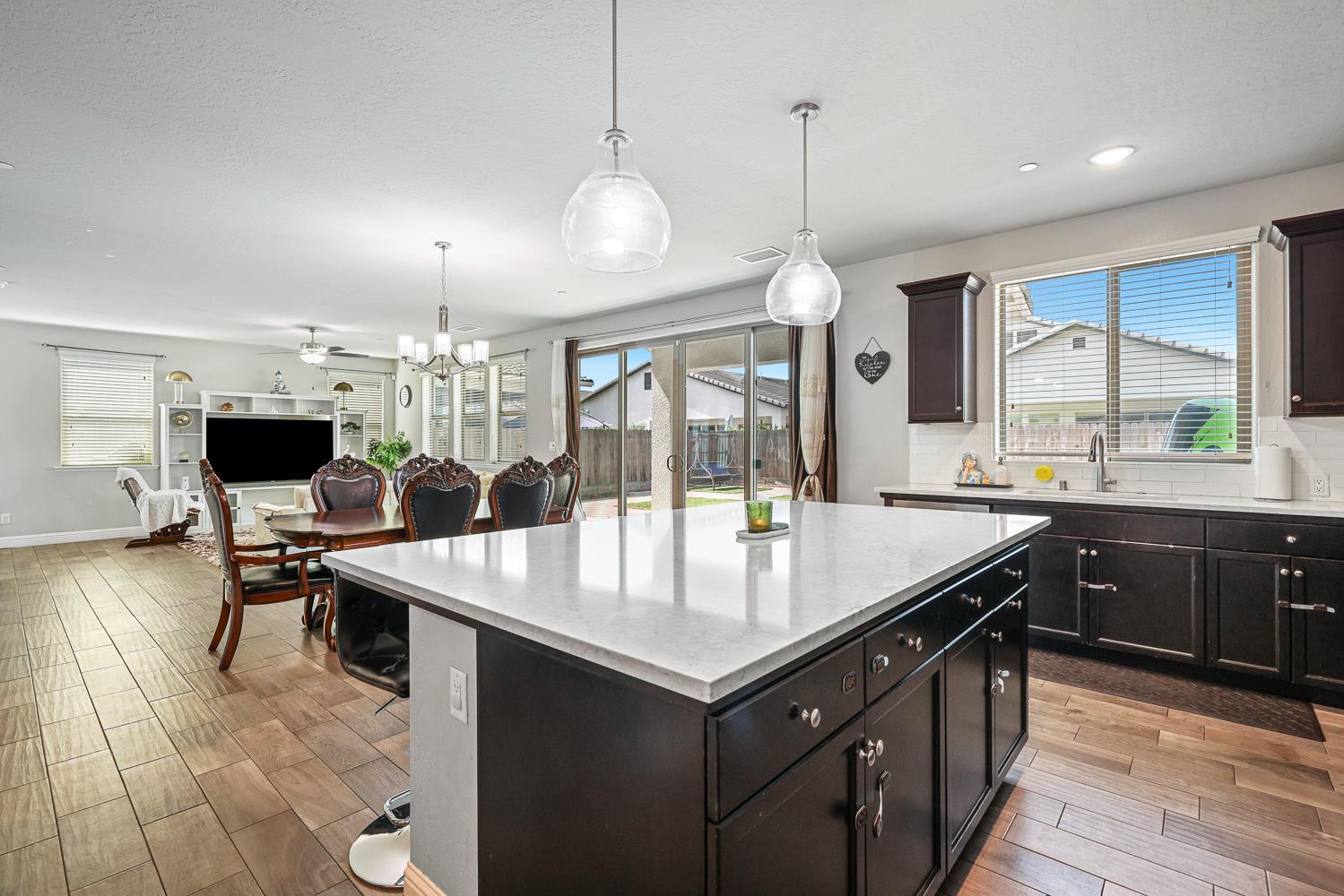 2833 N Armstrong Ave, Fresno, CA 93727