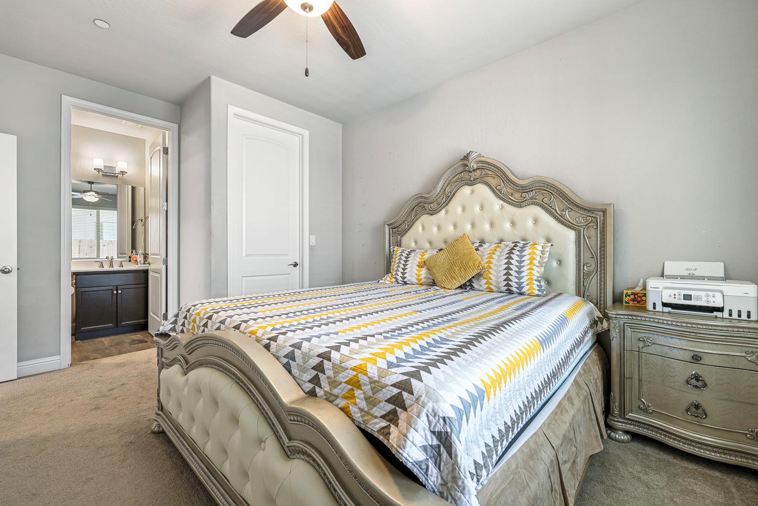 2833 N Armstrong Ave, Fresno, CA 93727