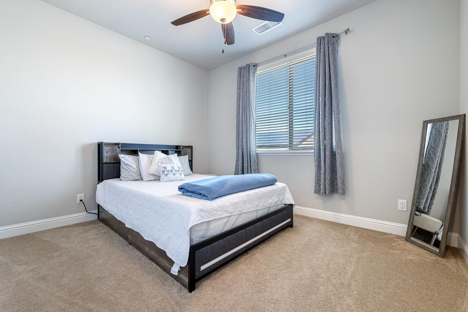 2833 N Armstrong Ave, Fresno, CA 93727