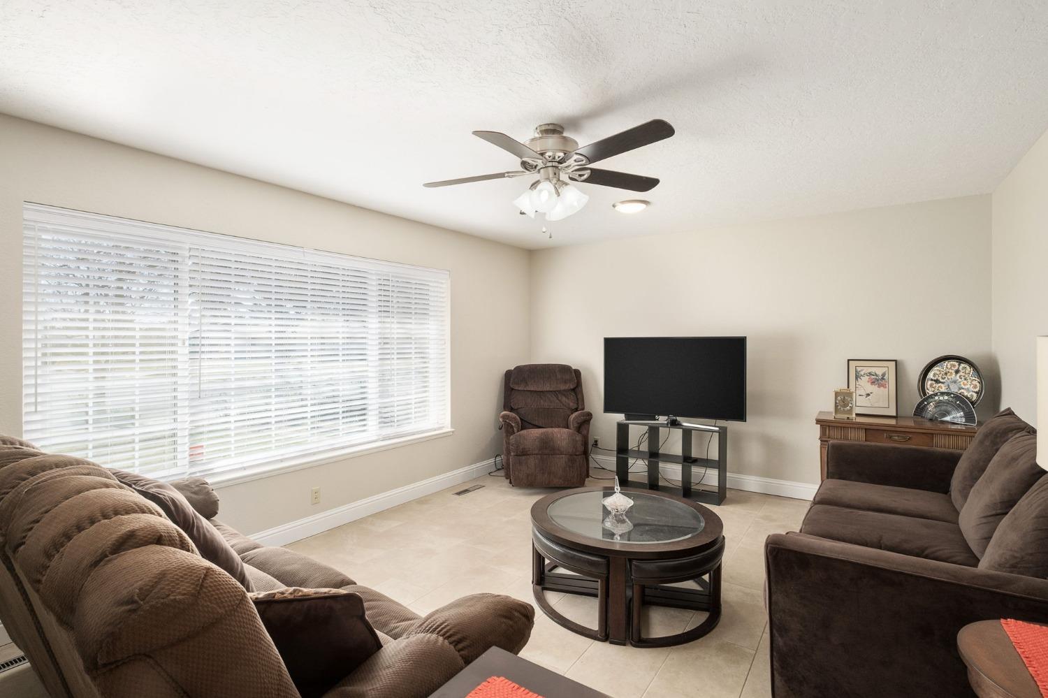 696 W Celeste Ave, Fresno, CA 93704