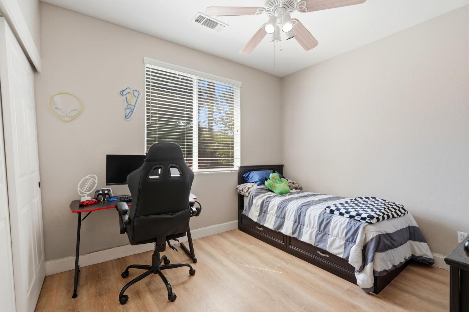 3029 W Vine Avenue, Visalia, CA 93291