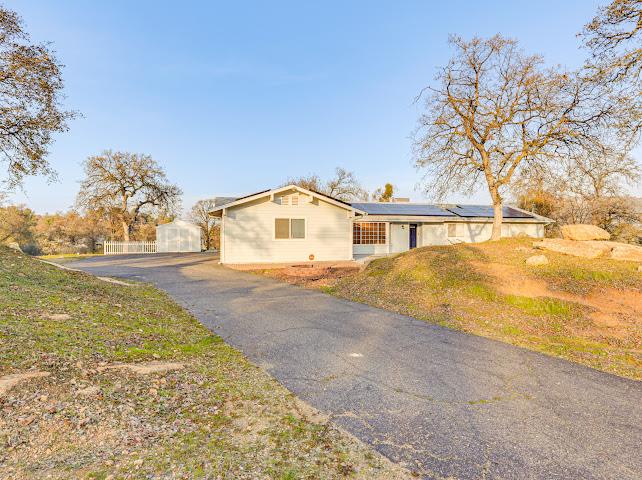 42485 John Muir Dr, Coarsegold, CA 93614