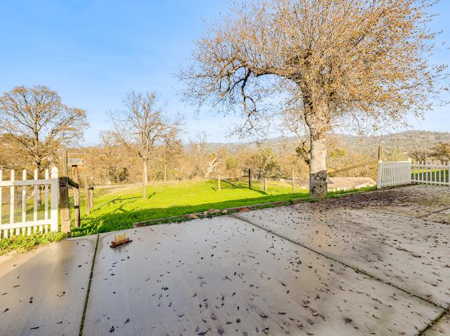 42485 John Muir Dr, Coarsegold, CA 93614