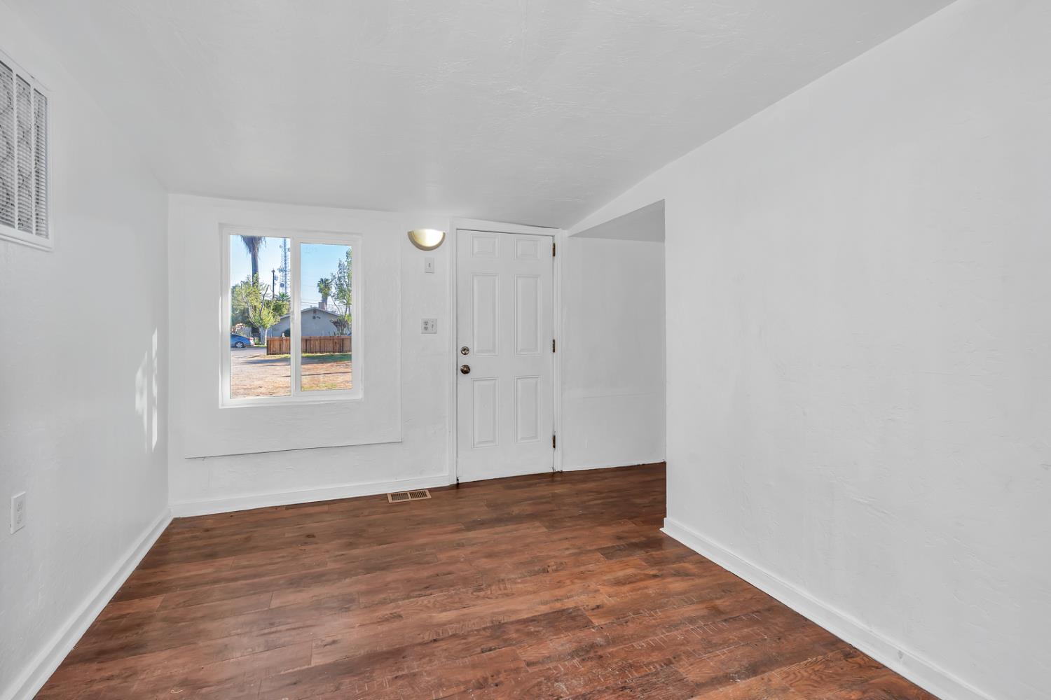 710 S G St, Madera, CA 93637