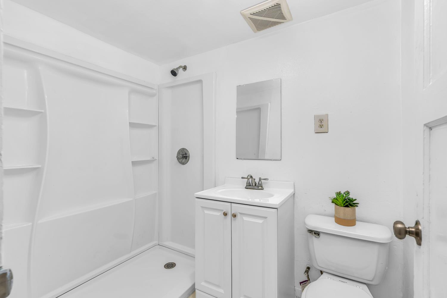 710 S G St, Madera, CA 93637