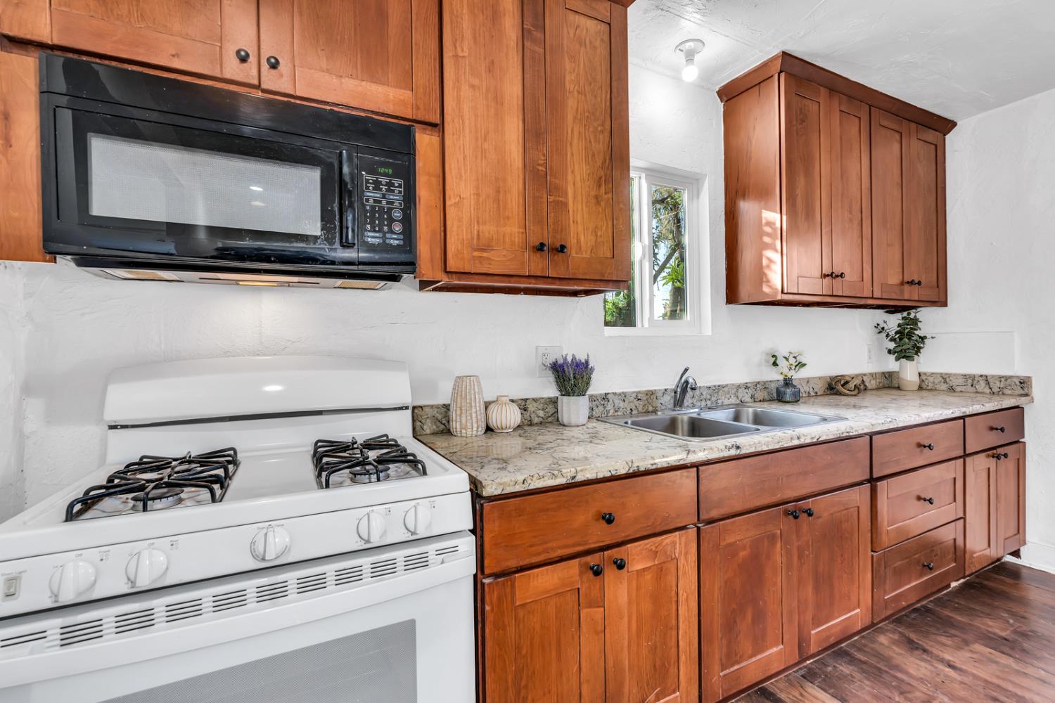 710 S G St, Madera, CA 93637