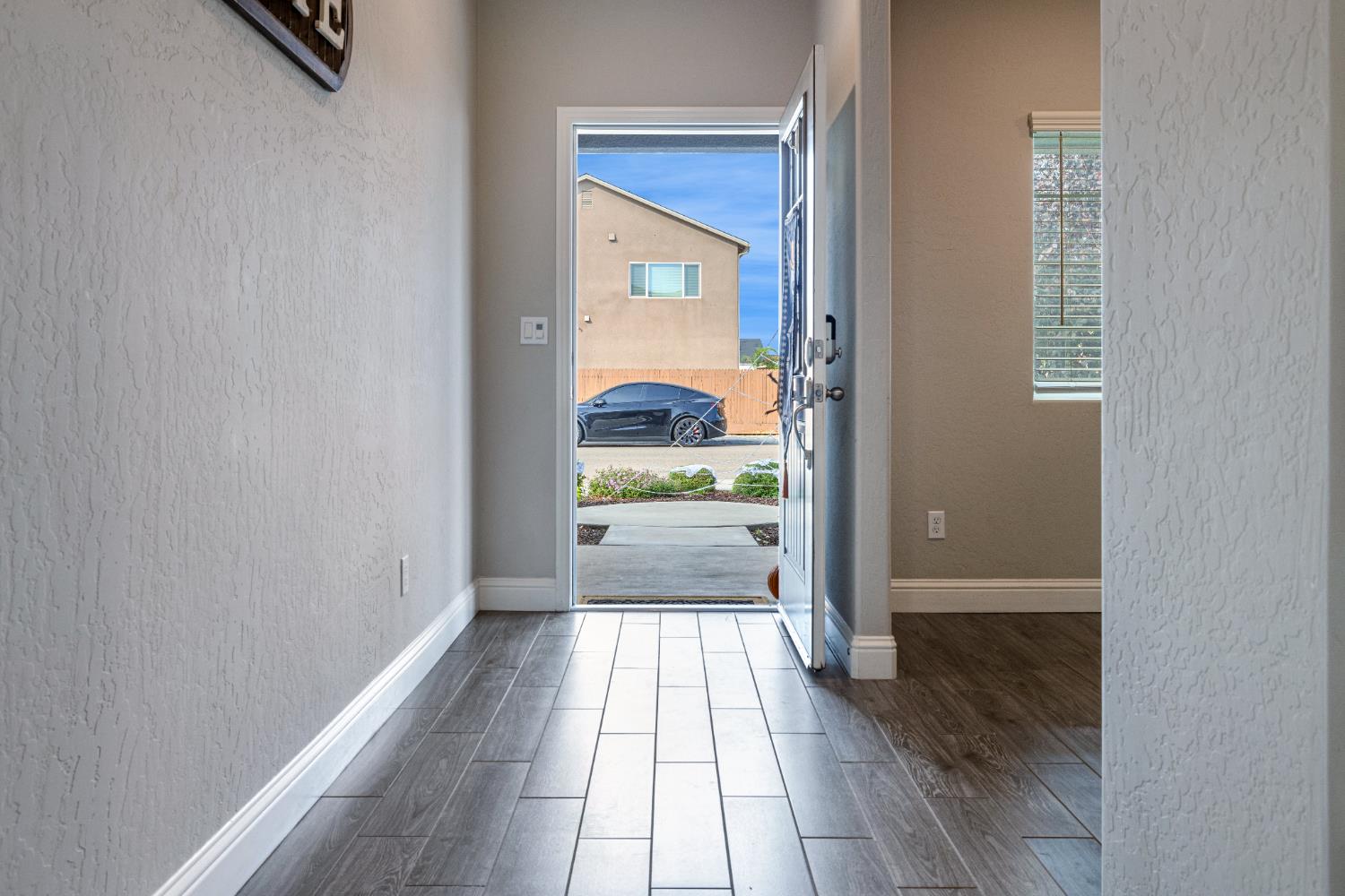 6157 E Garland Ave, Fresno, CA 93727