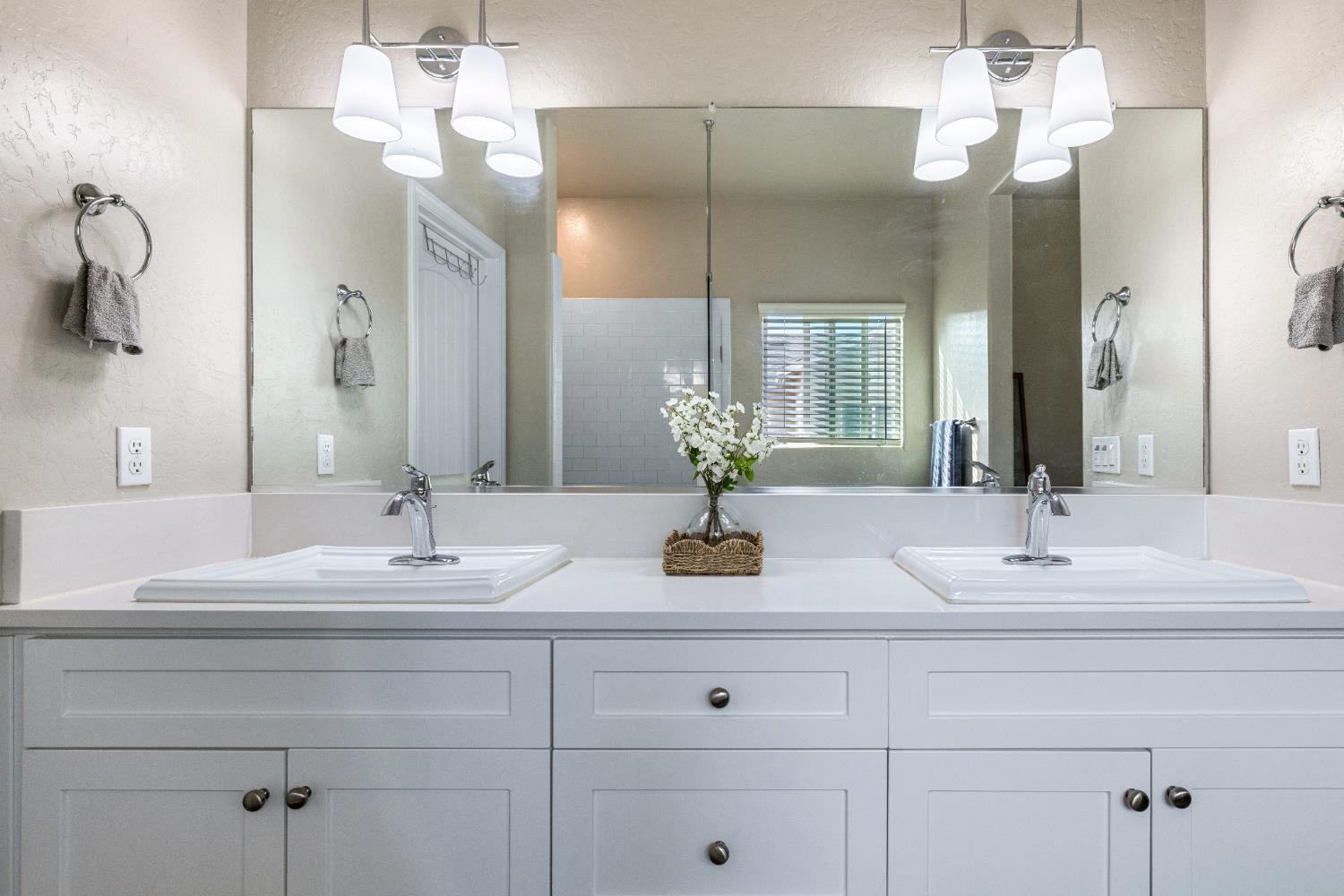 6157 E Garland Ave, Fresno, CA 93727