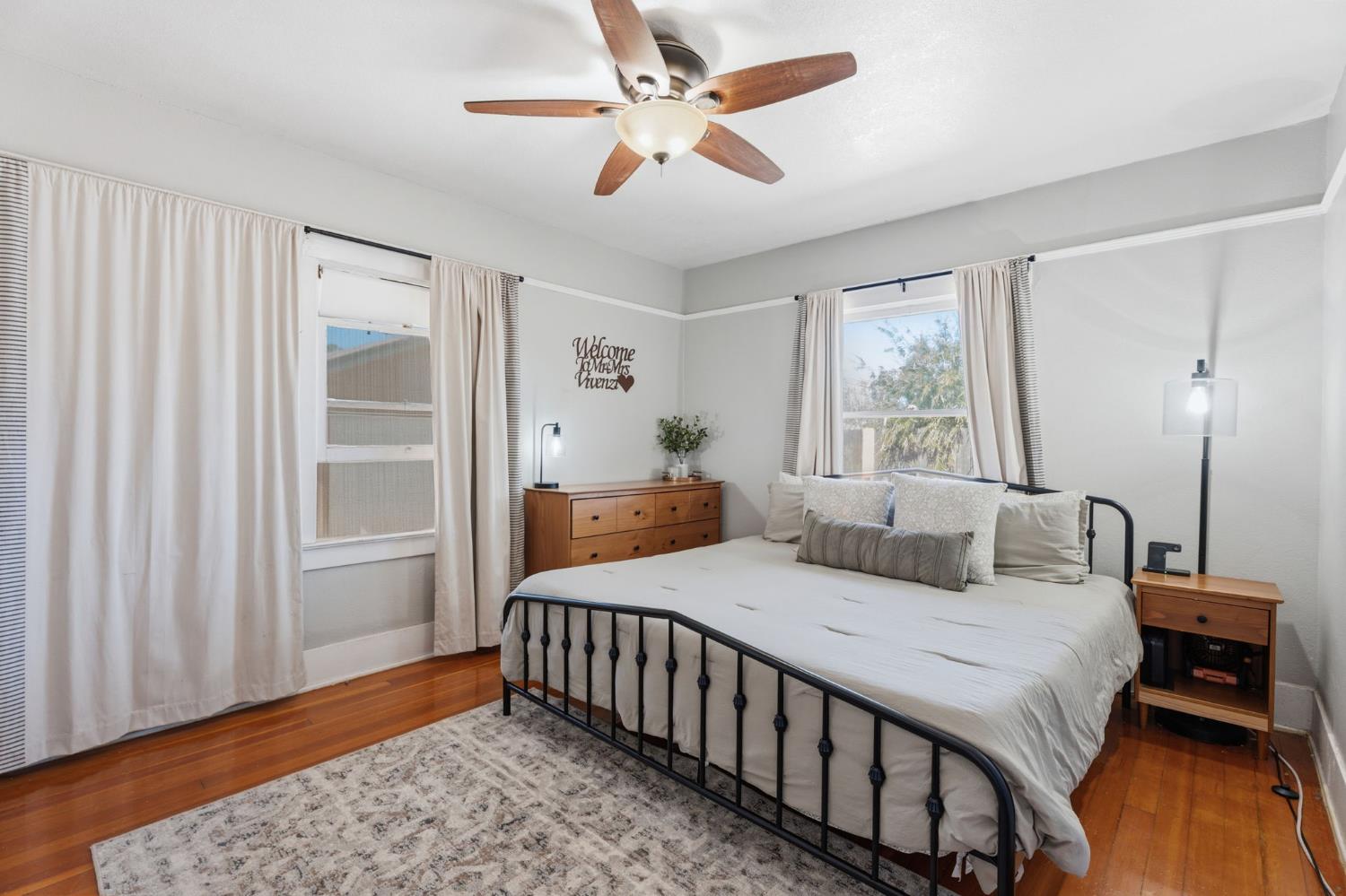 1727 N Vagedes Ave, Fresno, CA 93705