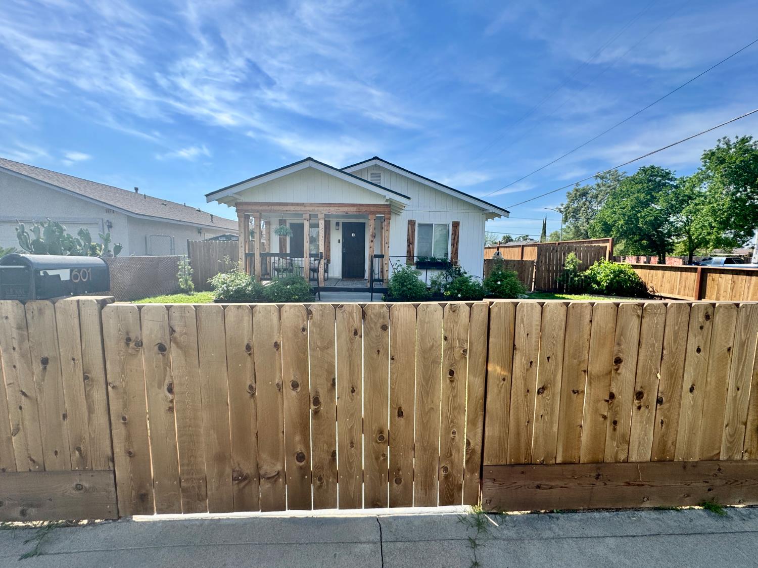 601 I St, Sanger, CA 93657