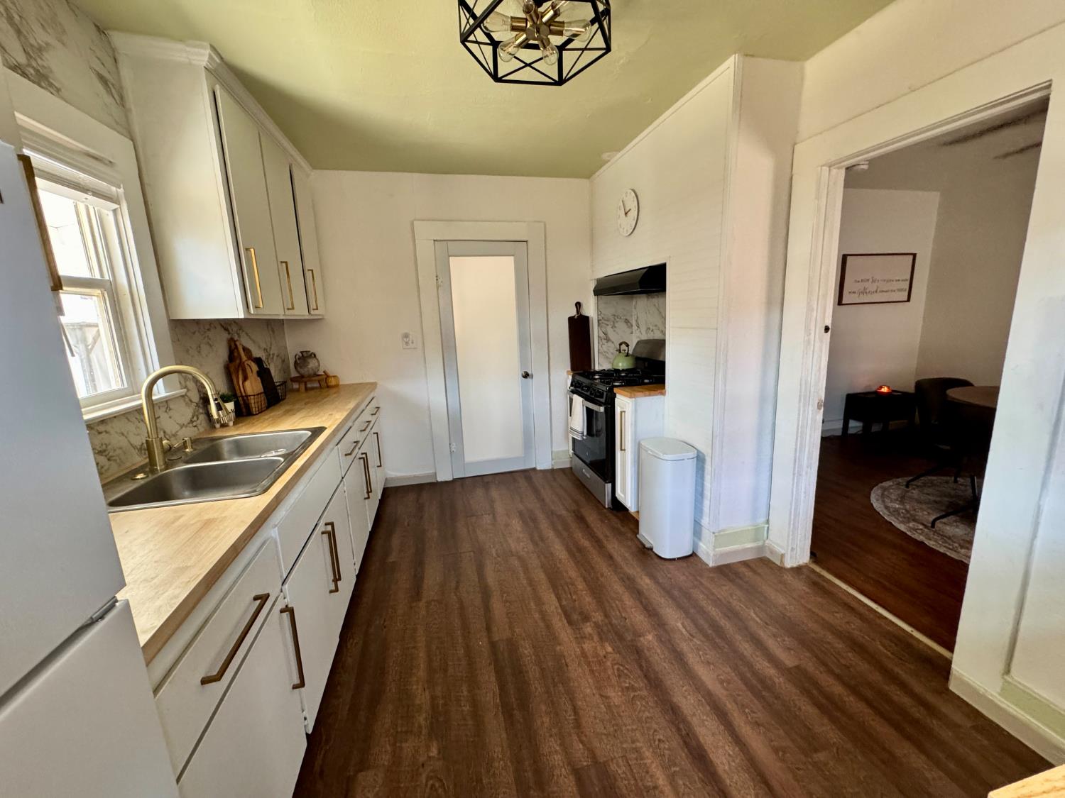 601 I St, Sanger, CA 93657