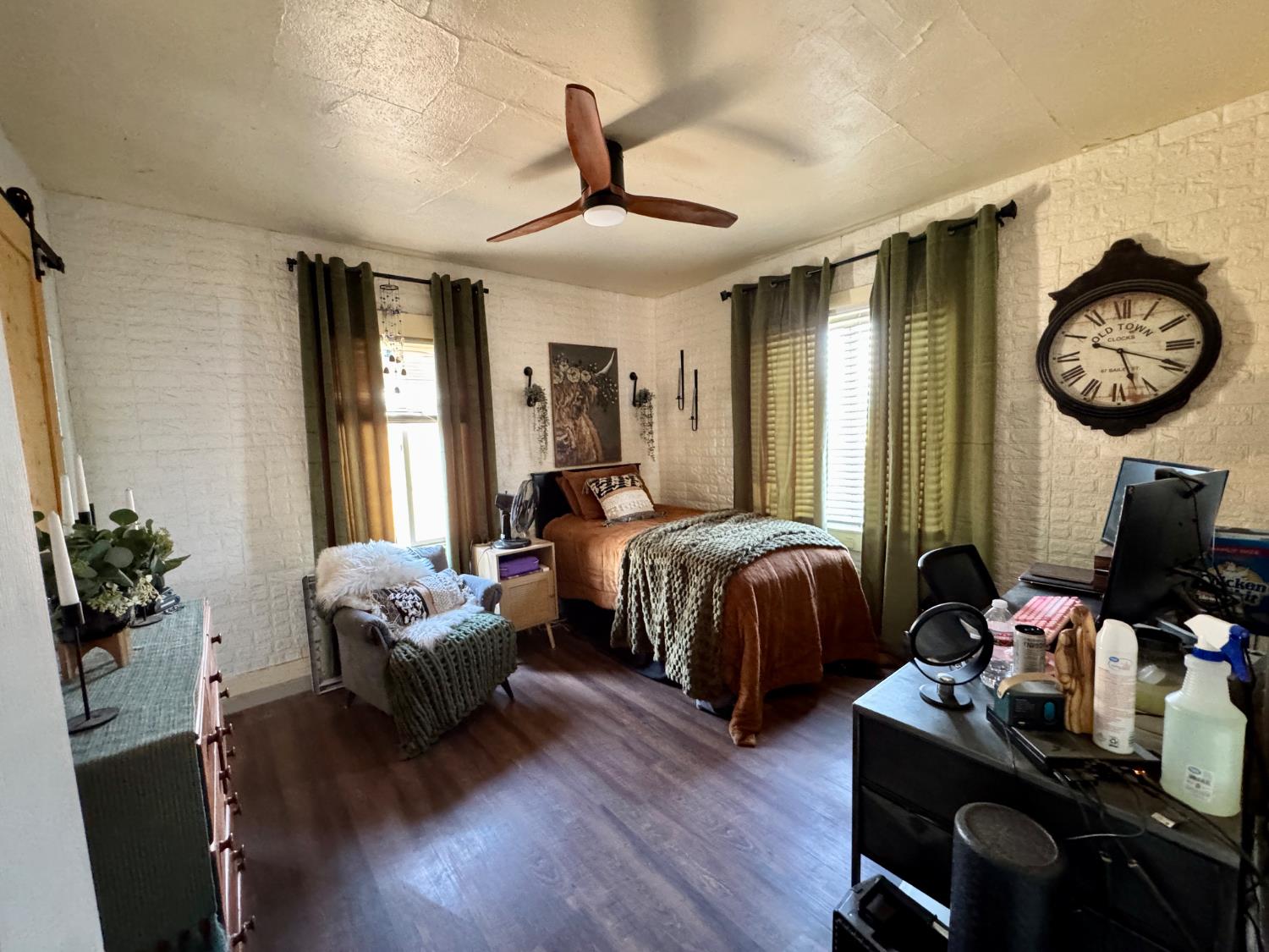 601 I St, Sanger, CA 93657