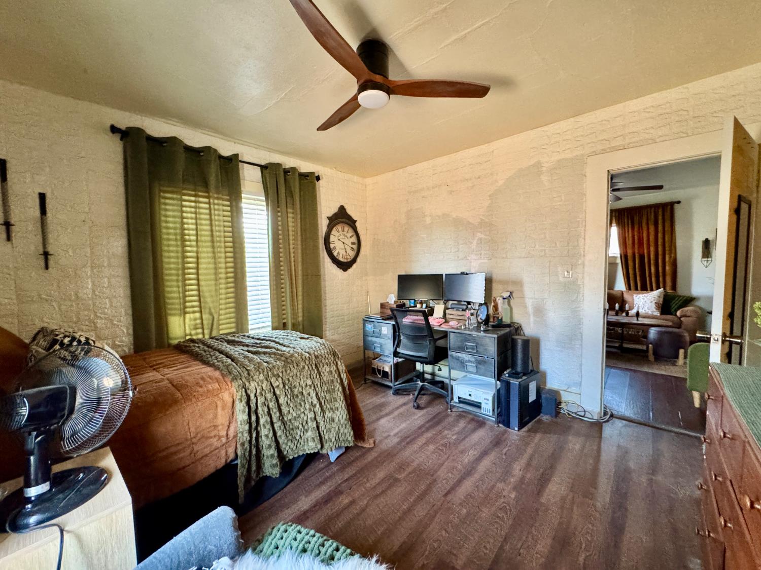 601 I St, Sanger, CA 93657