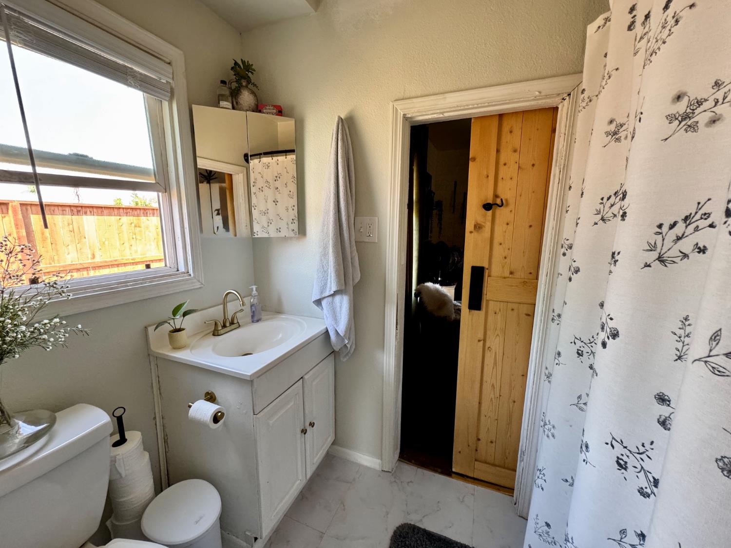 601 I St, Sanger, CA 93657