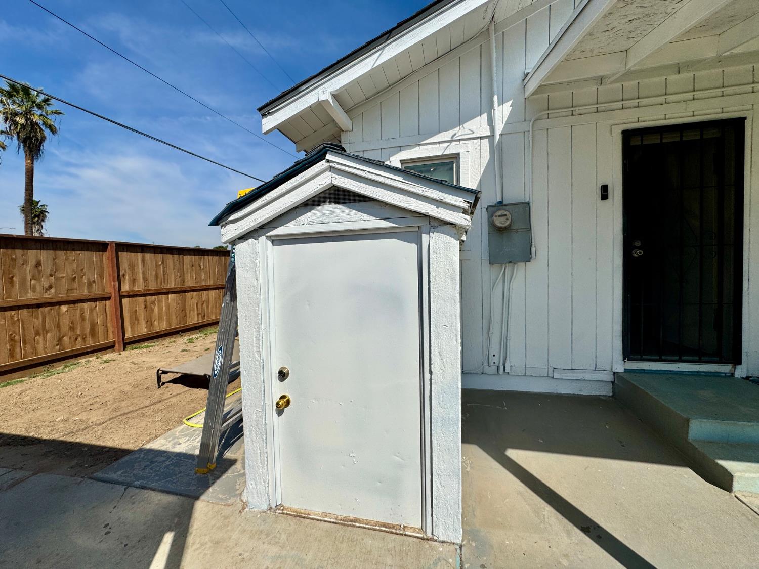 601 I St, Sanger, CA 93657