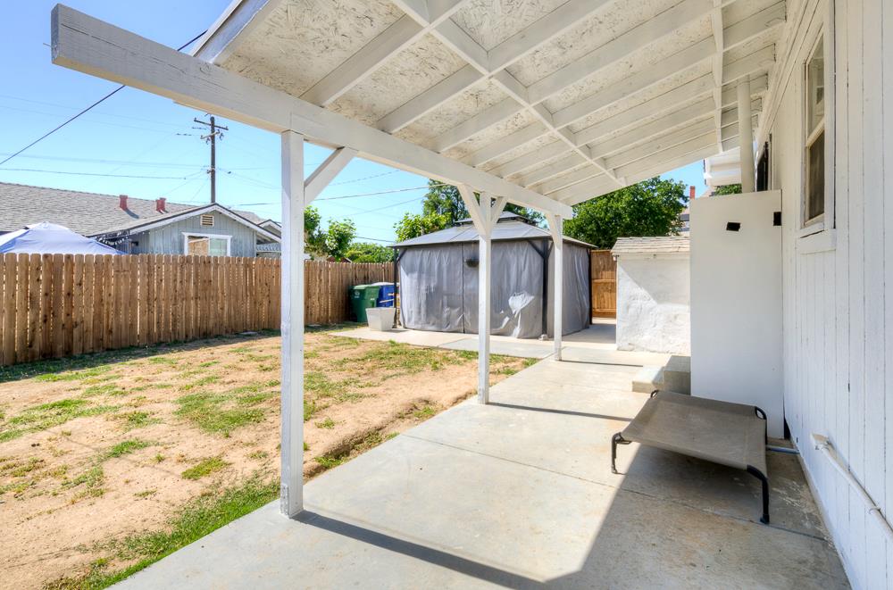 601 I St, Sanger, CA 93657