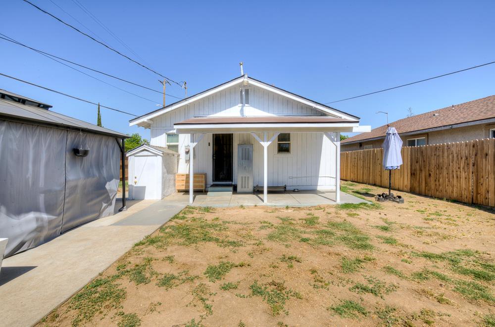 601 I St, Sanger, CA 93657