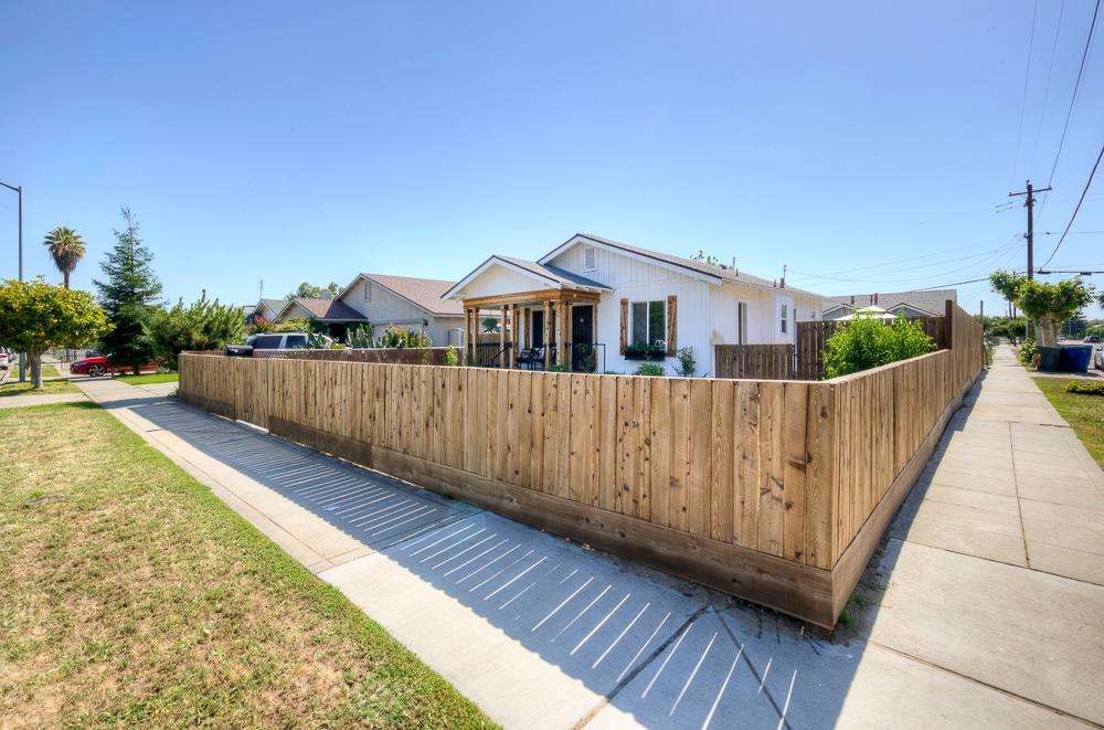 601 I St, Sanger, CA 93657