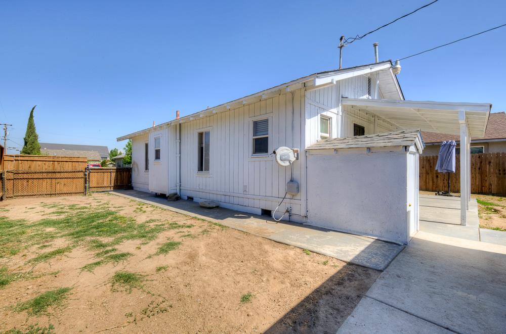 601 I St, Sanger, CA 93657