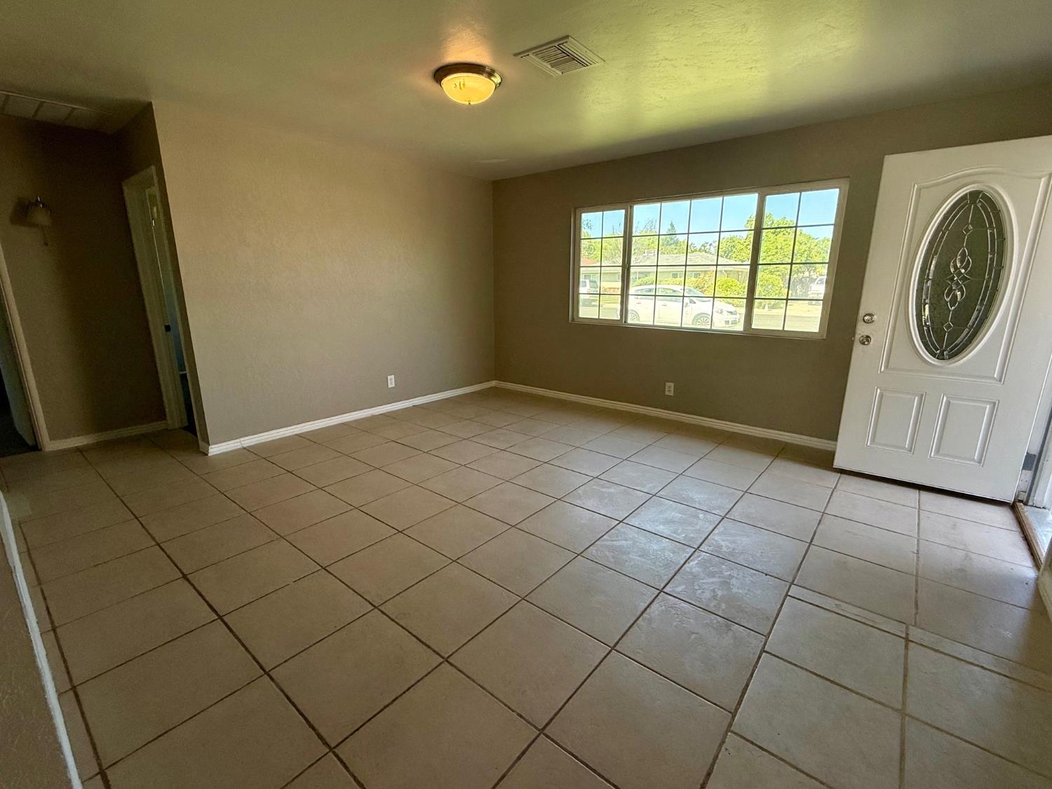 1272 Bullard Ave, Clovis, CA 93612