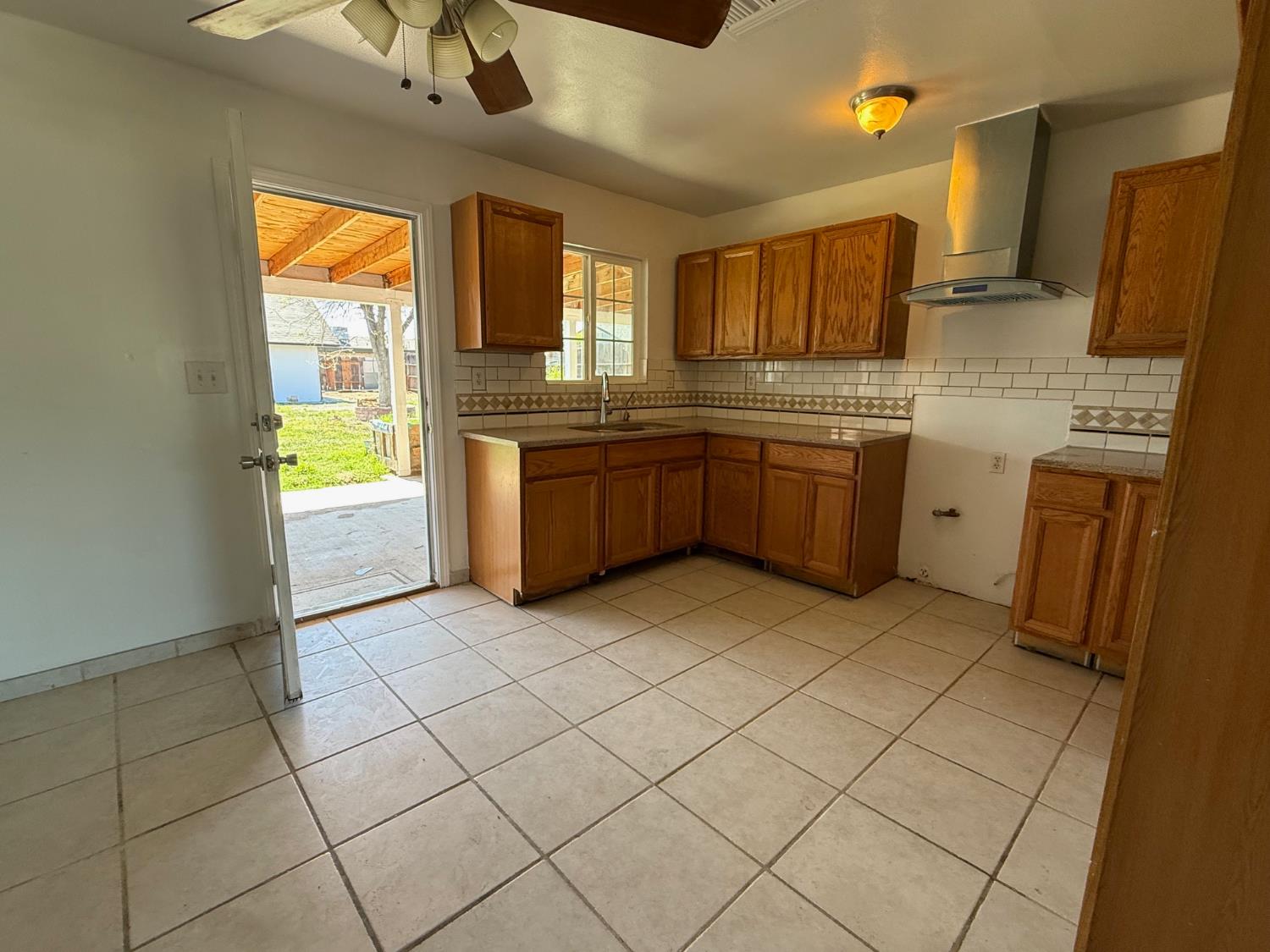 1272 Bullard Ave, Clovis, CA 93612