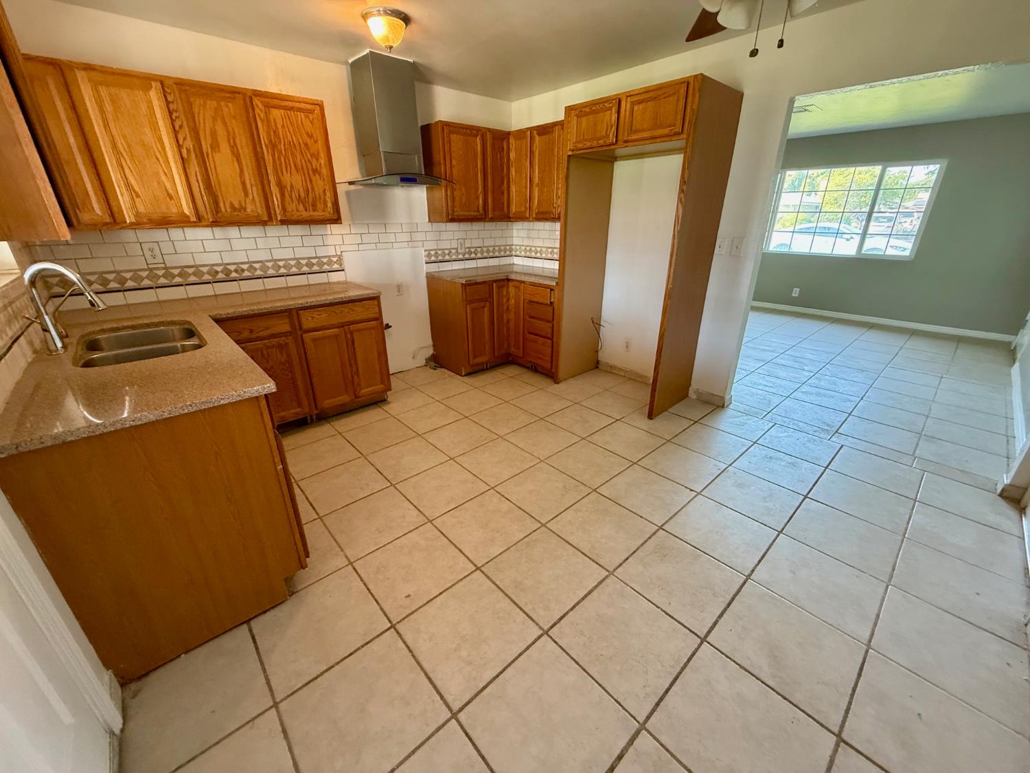 1272 Bullard Ave, Clovis, CA 93612