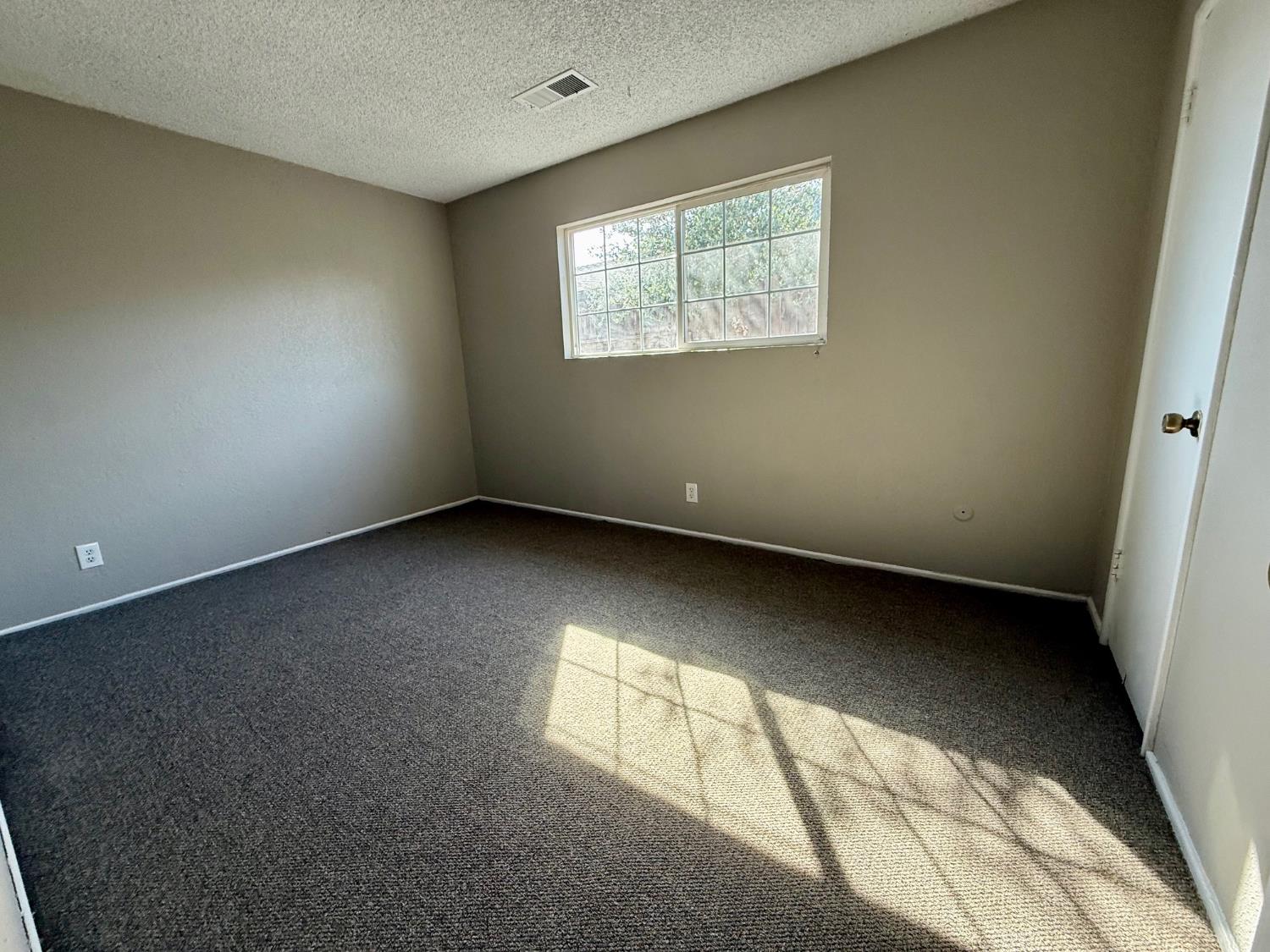 1272 Bullard Ave, Clovis, CA 93612