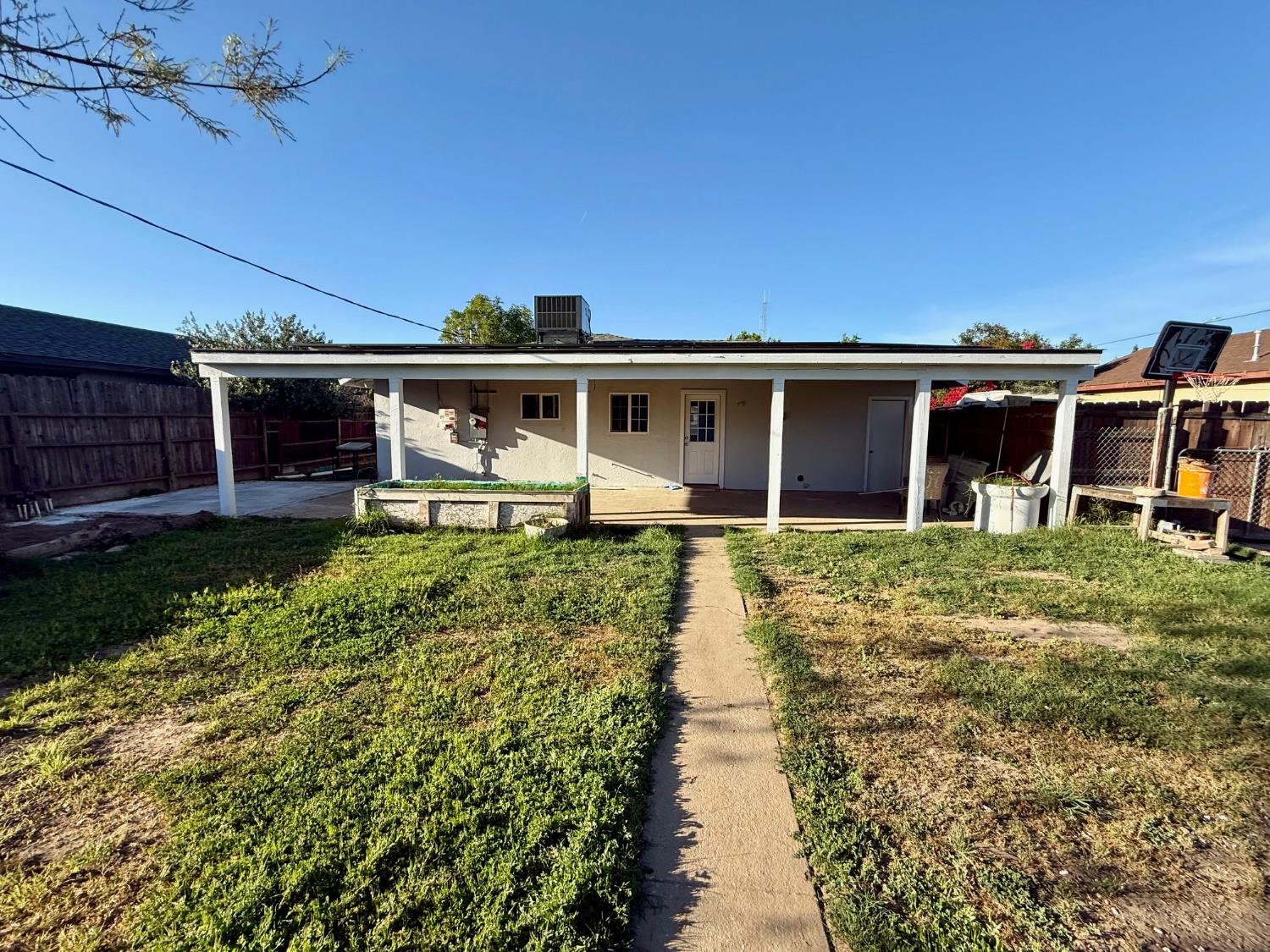 1272 Bullard Ave, Clovis, CA 93612