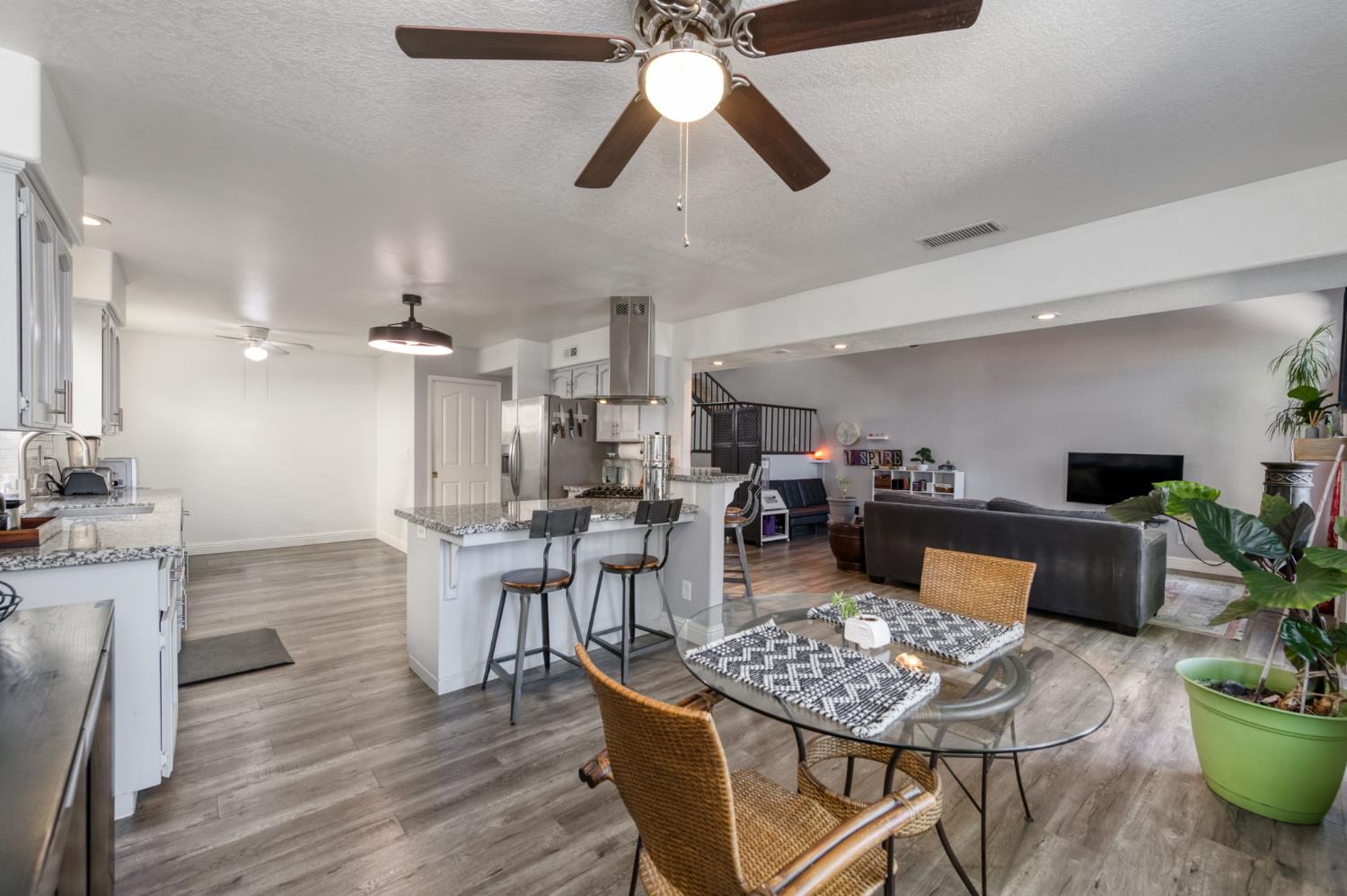 521 E Alluvial Ave, Fresno, CA 93720