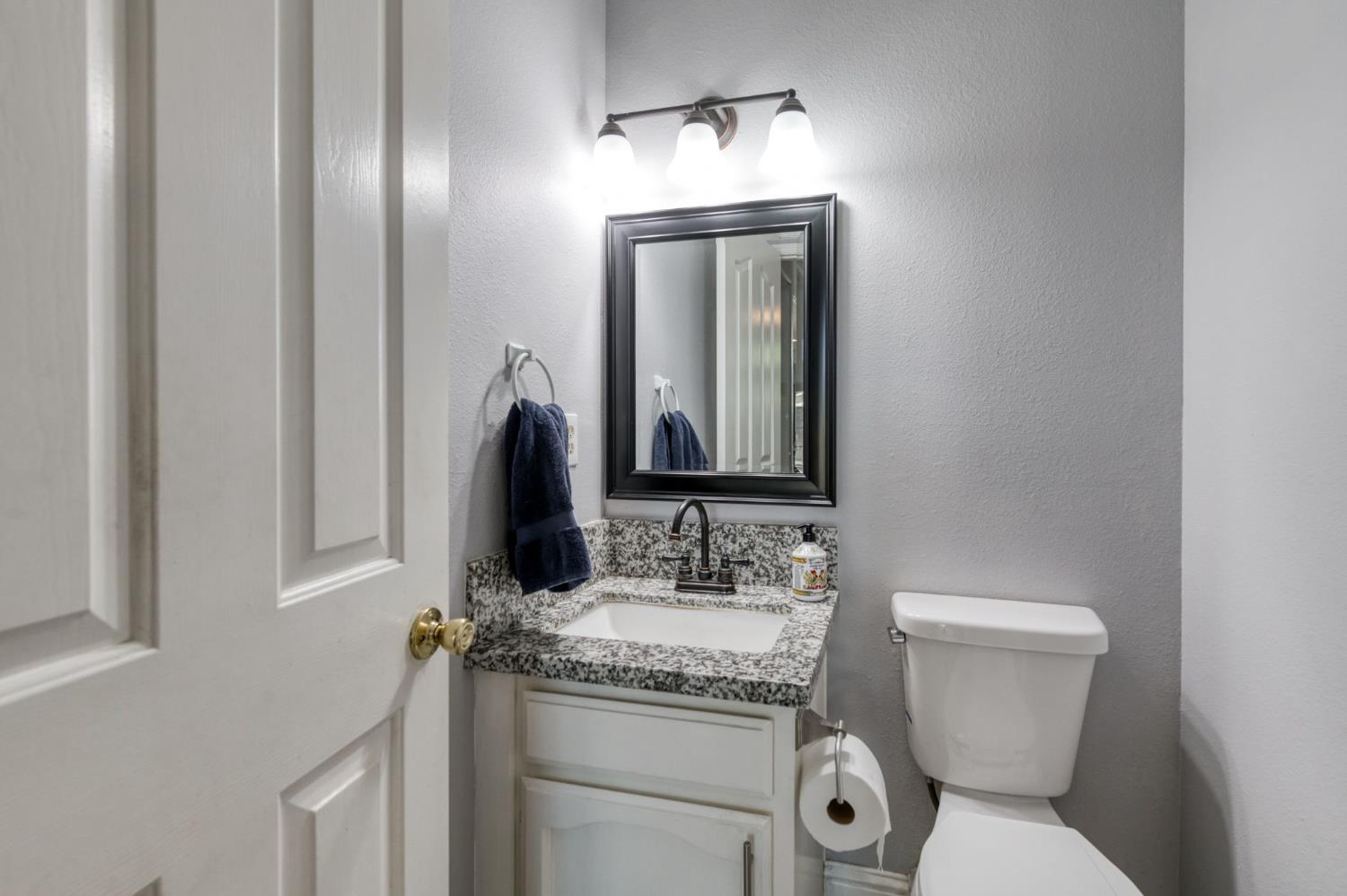 521 E Alluvial Ave, Fresno, CA 93720