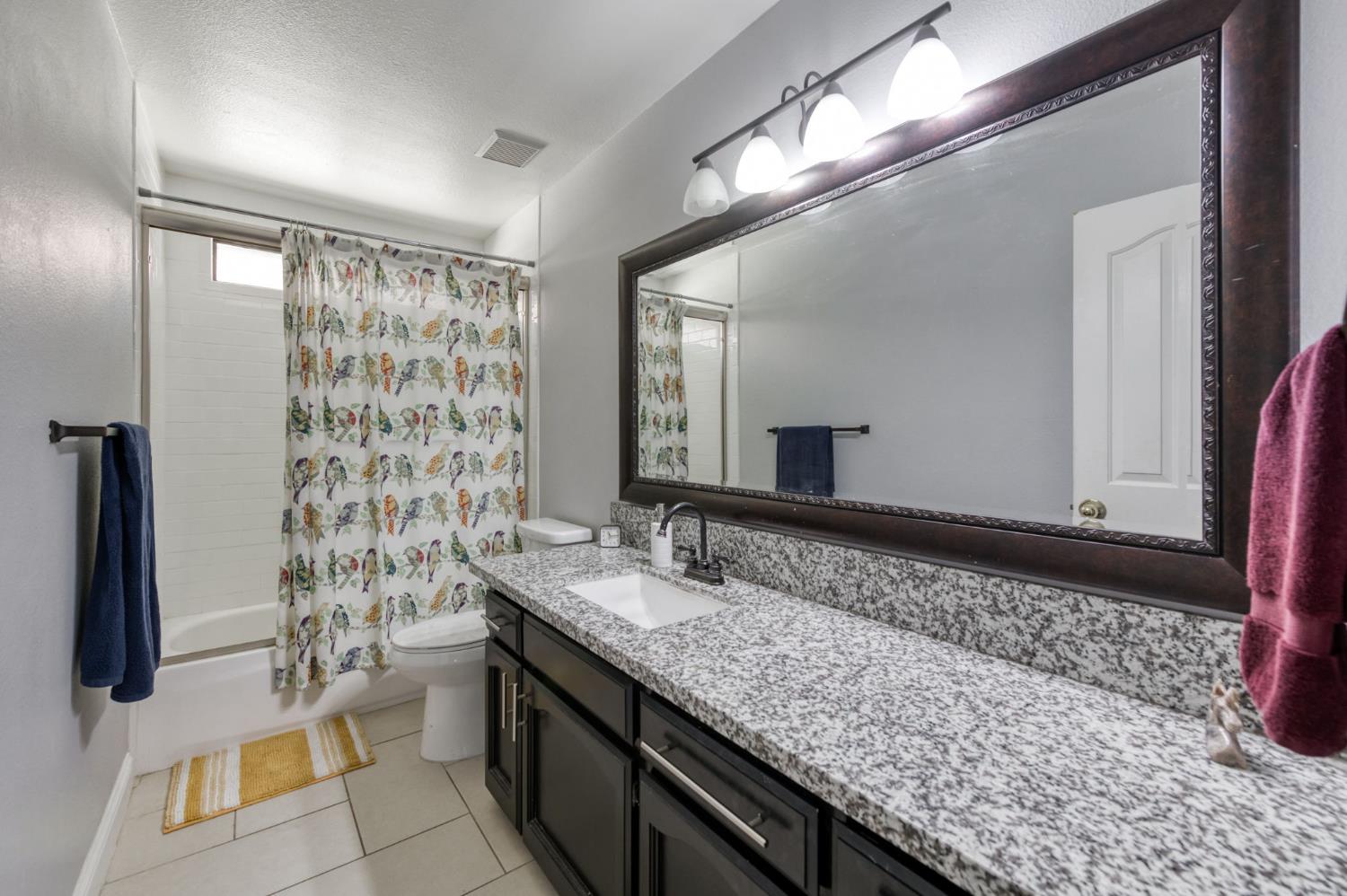 521 E Alluvial Ave, Fresno, CA 93720