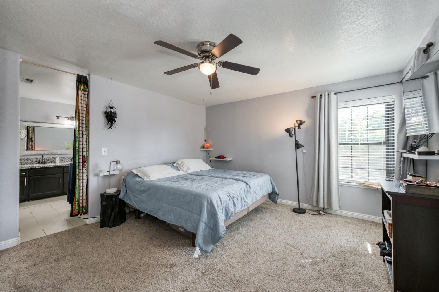 521 E Alluvial Ave, Fresno, CA 93720