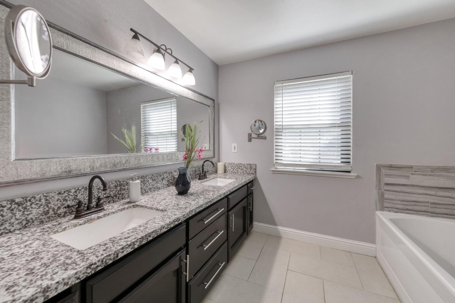 521 E Alluvial Ave, Fresno, CA 93720