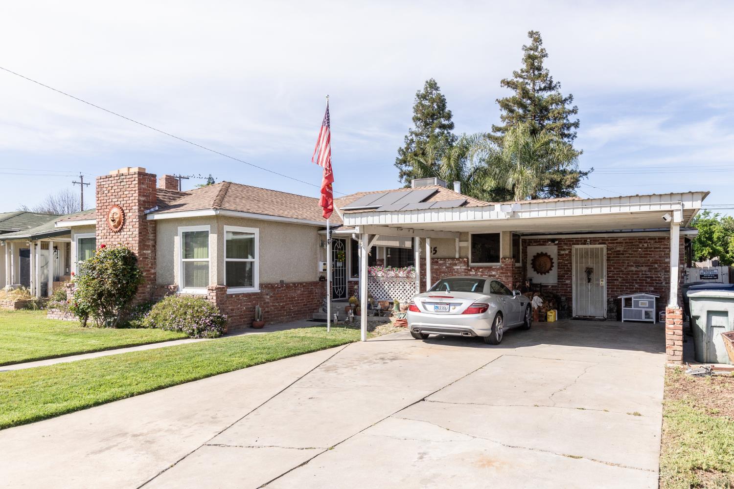35 E Garland Ave, Fresno, CA 93704
