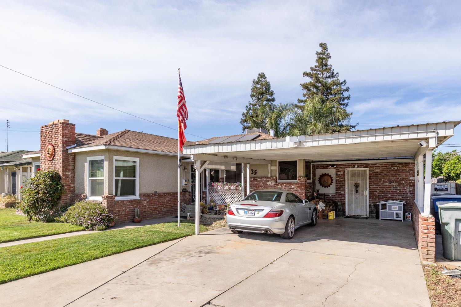 35 E Garland Ave, Fresno, CA 93704