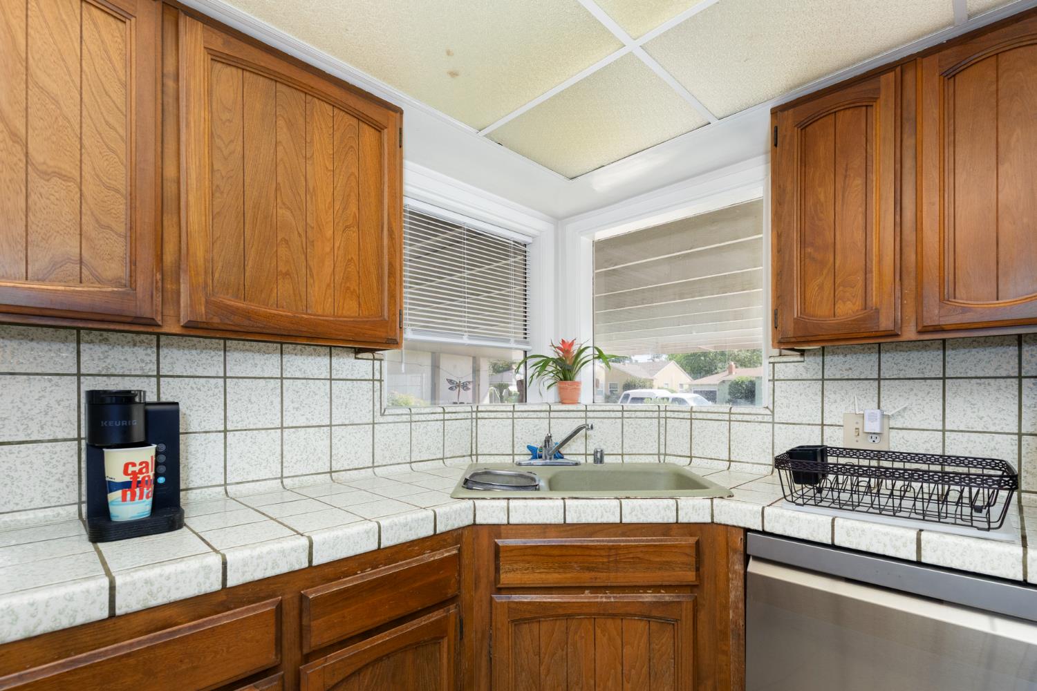 35 E Garland Ave, Fresno, CA 93704