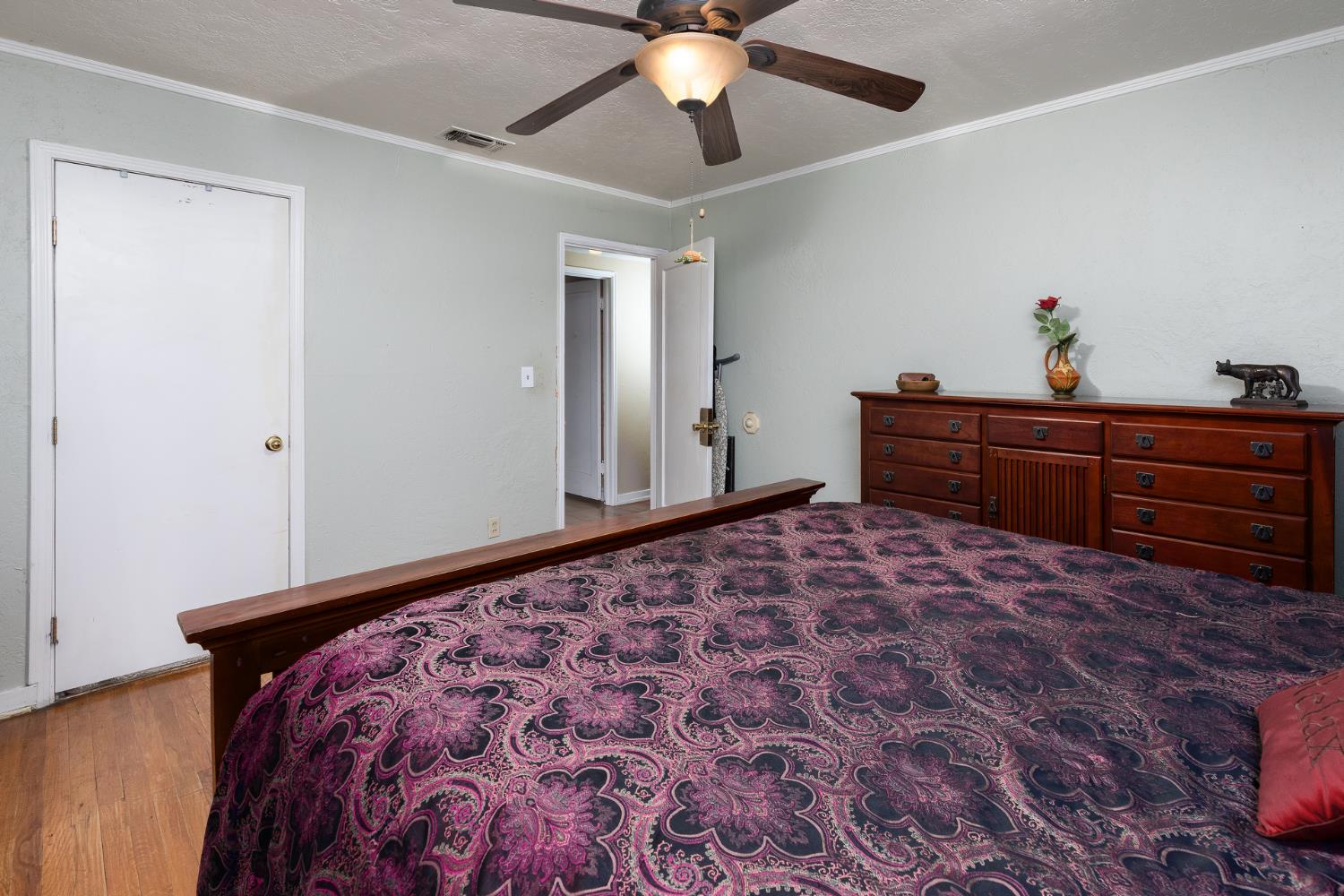 35 E Garland Ave, Fresno, CA 93704