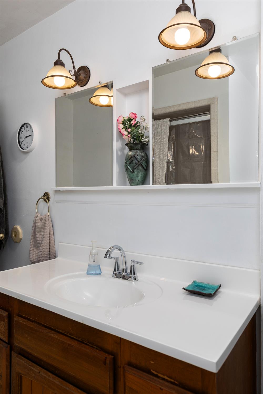 35 E Garland Ave, Fresno, CA 93704