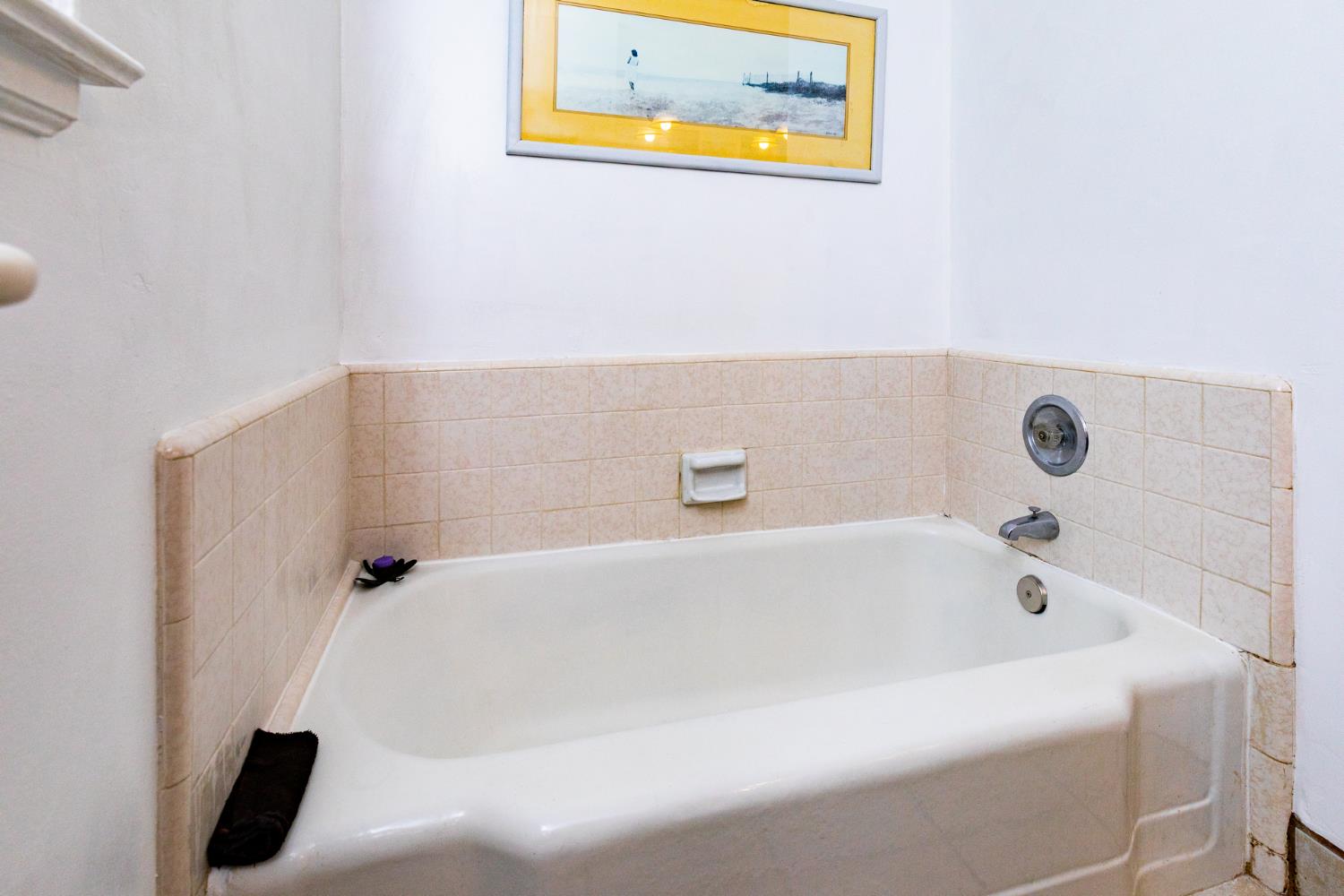 35 E Garland Ave, Fresno, CA 93704