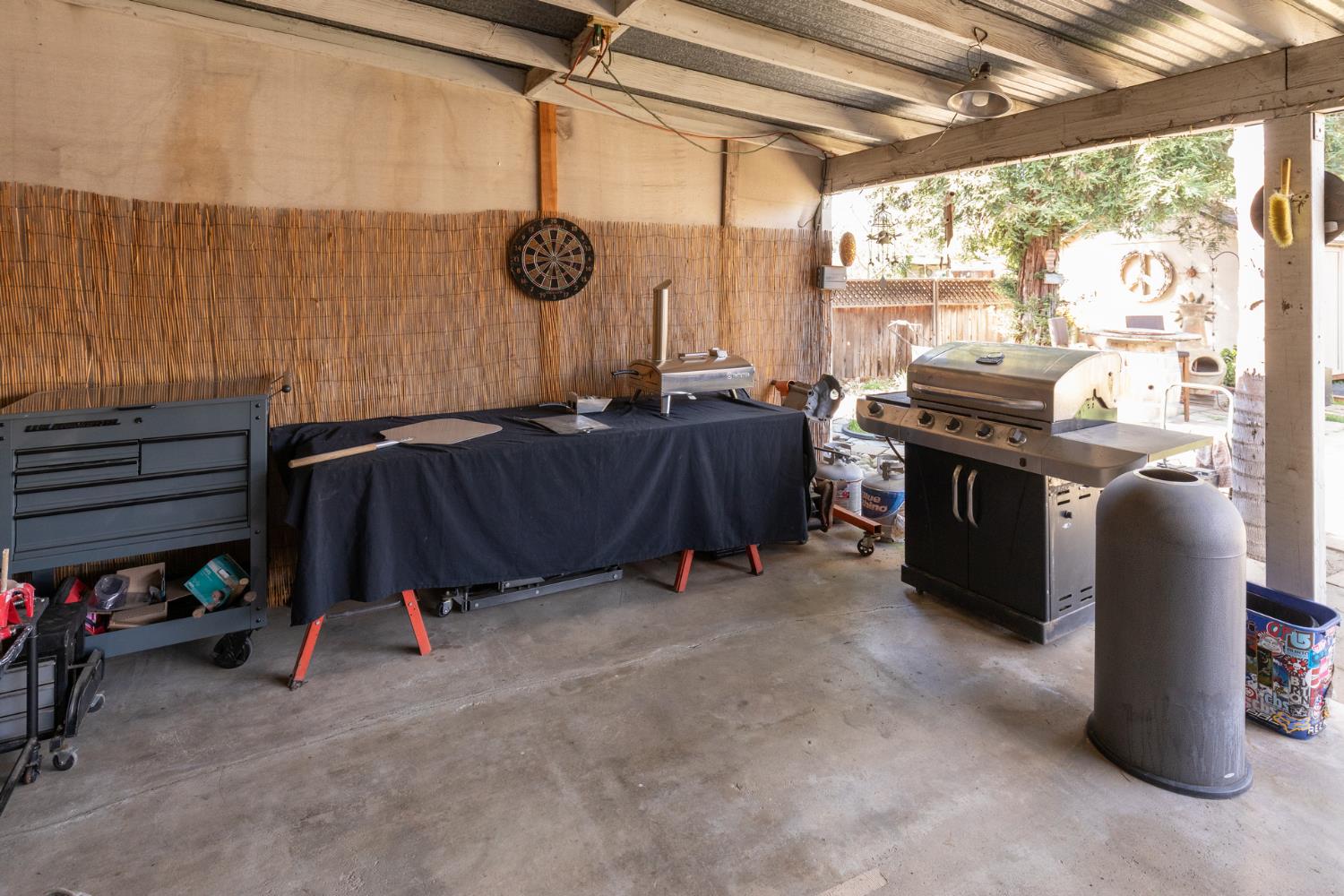 35 E Garland Ave, Fresno, CA 93704