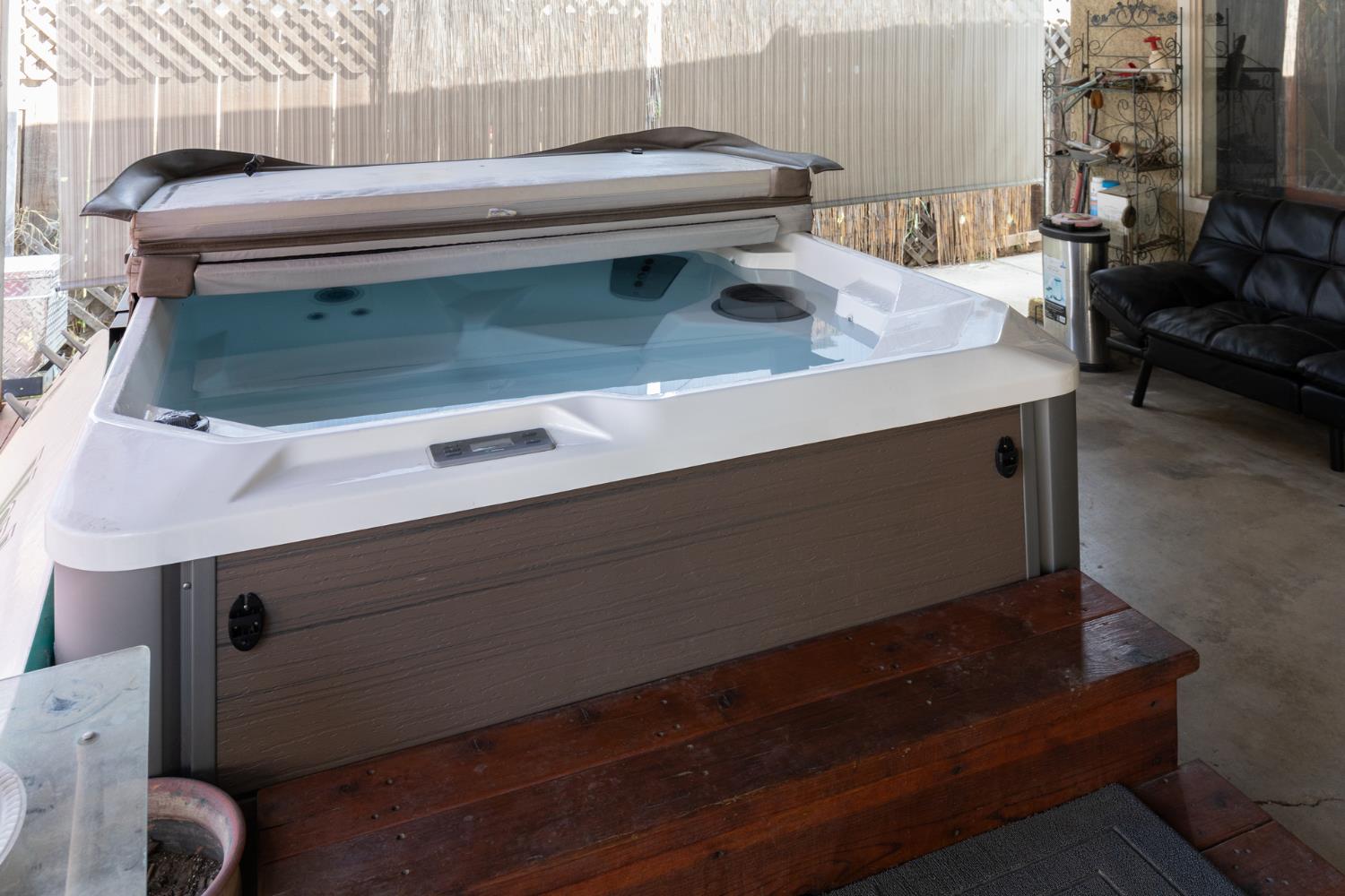 35 E Garland Ave, Fresno, CA 93704