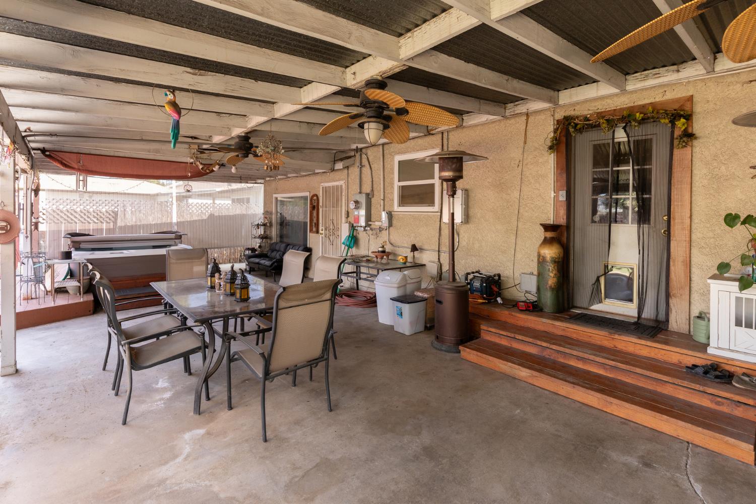 35 E Garland Ave, Fresno, CA 93704